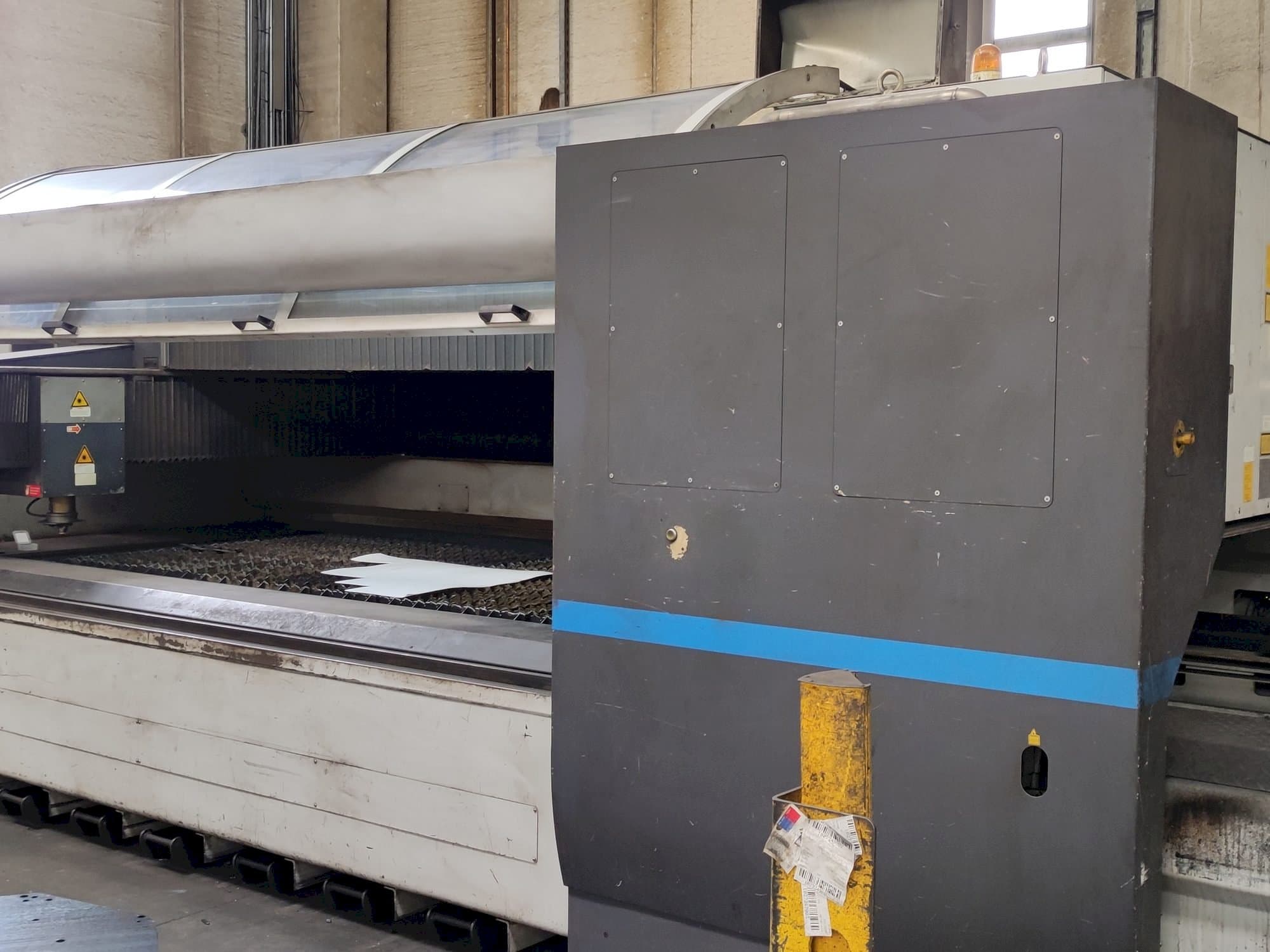 Vue de face de la machine LVD AXEL 3015 S