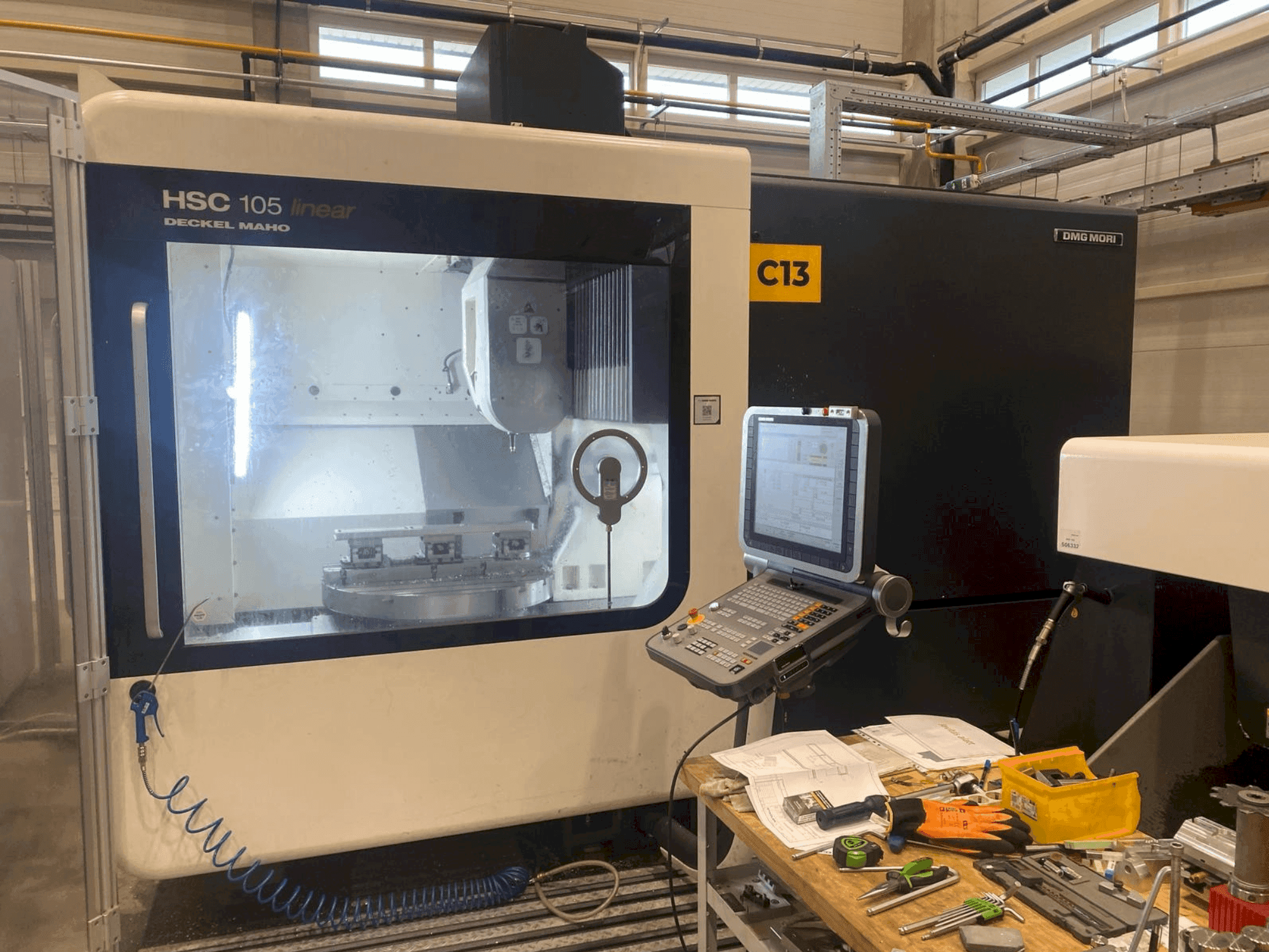 Vue de face de la machine DMG MORI HSC 105
