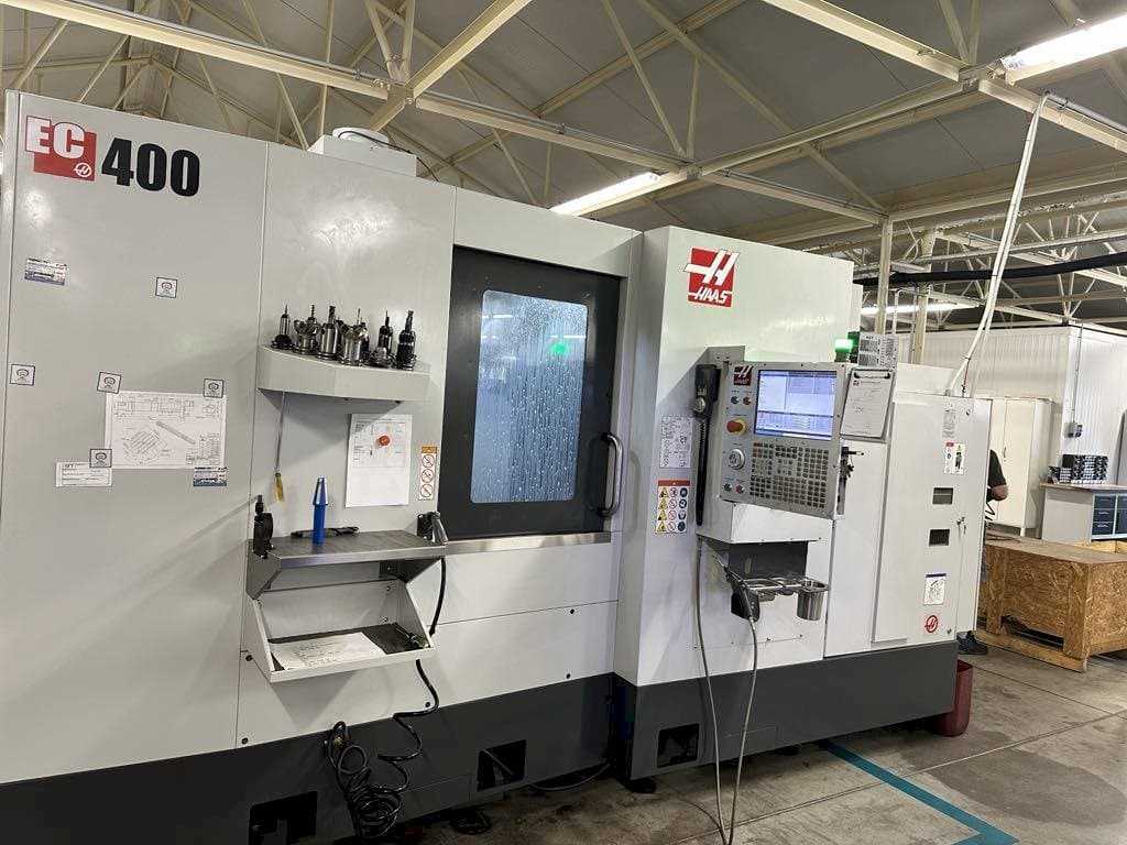 Vue de face de la machine HAAS EC-400