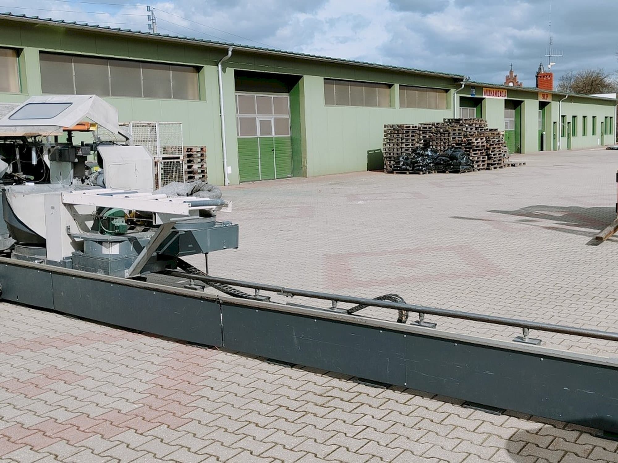 Vue de face de la machine Elumatec DG 244/2