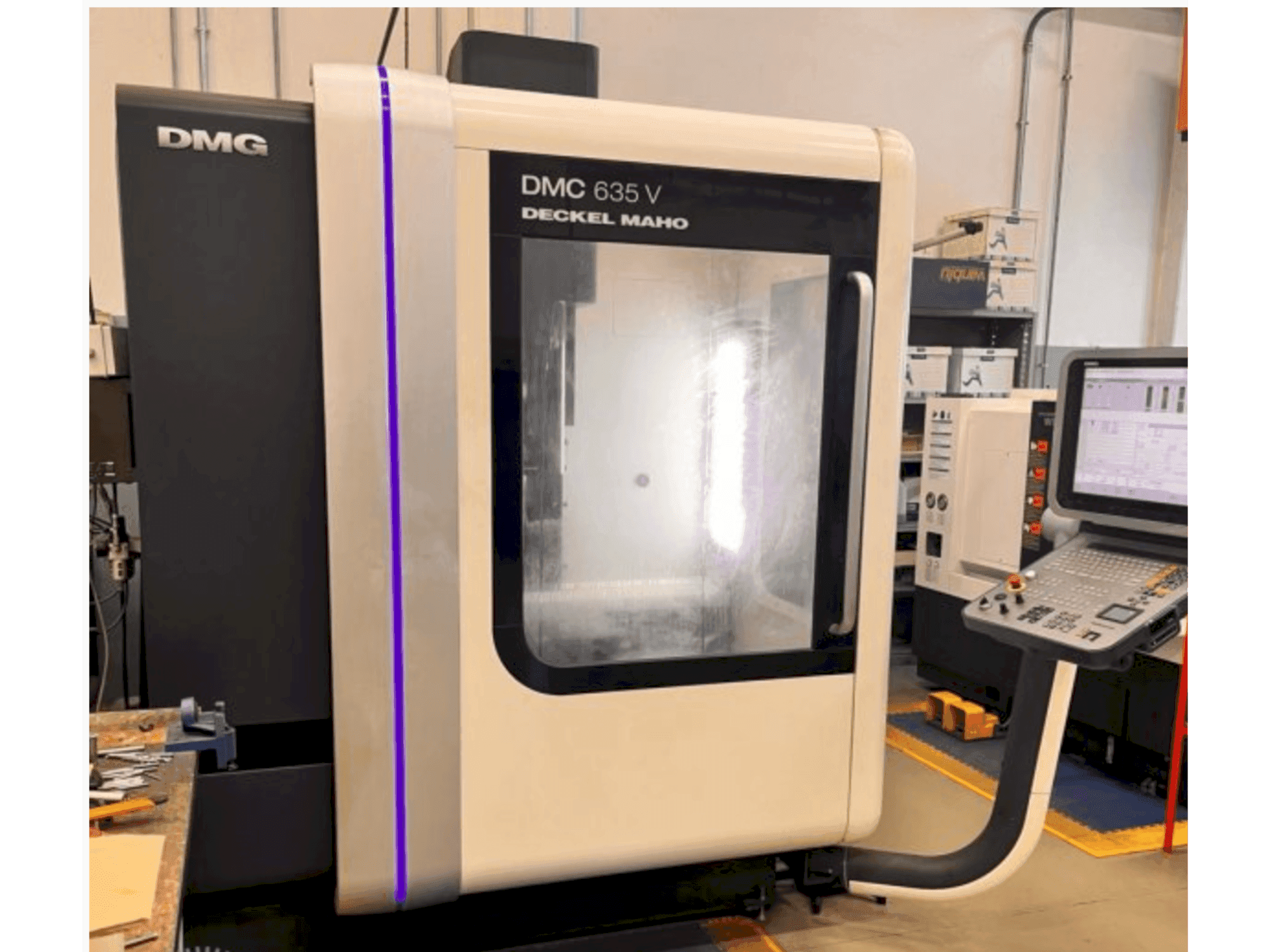 Vue de face de la machine DMG DECKEL MAHO DMC 635 V