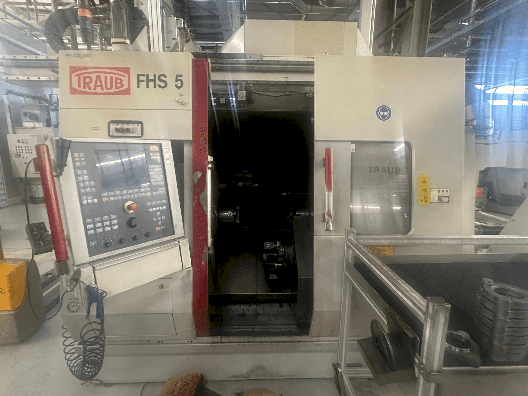 Vue de face de la machine TRAUB TNC 42/65