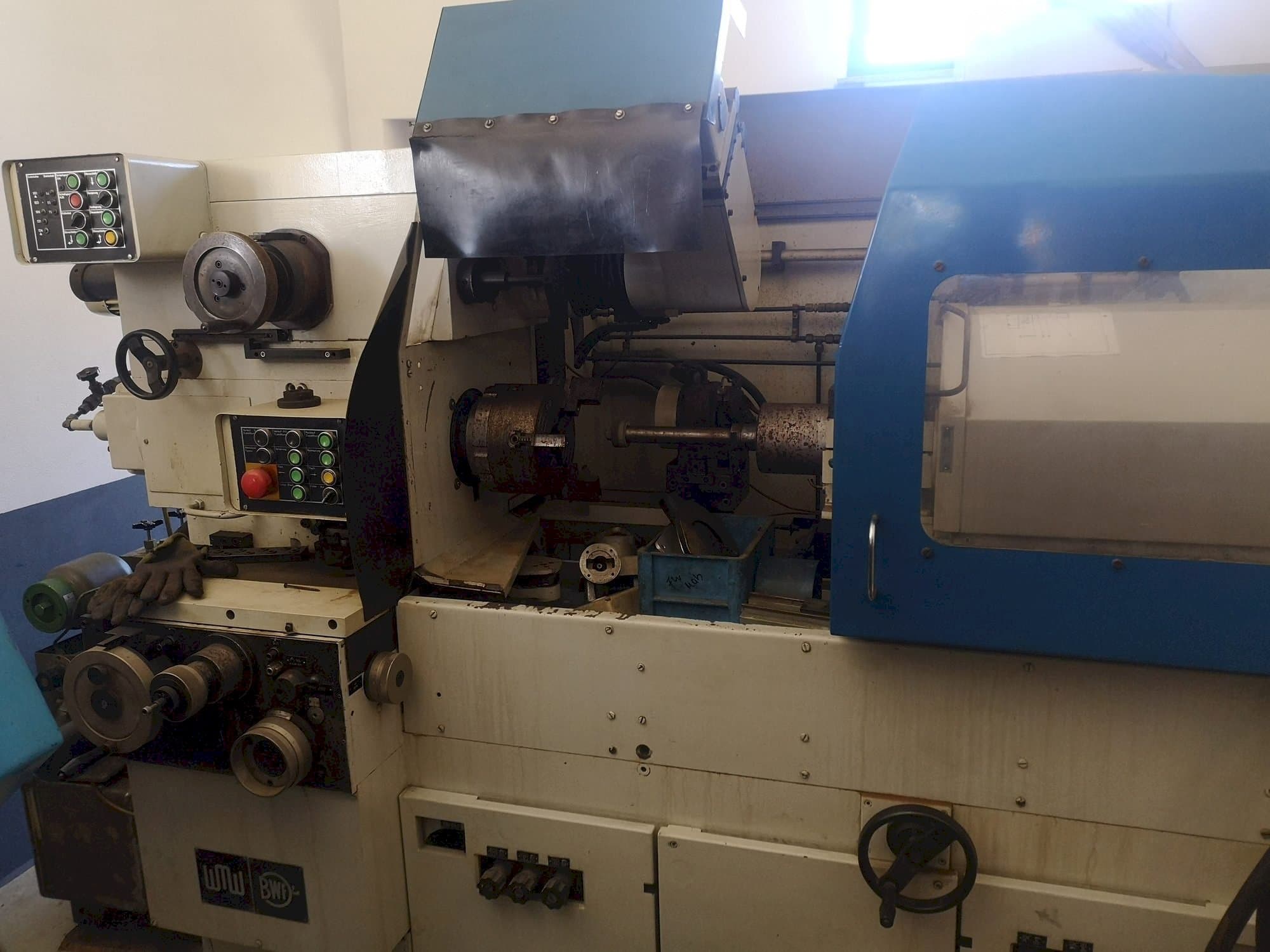 Vue de face de la machine WMW SI4