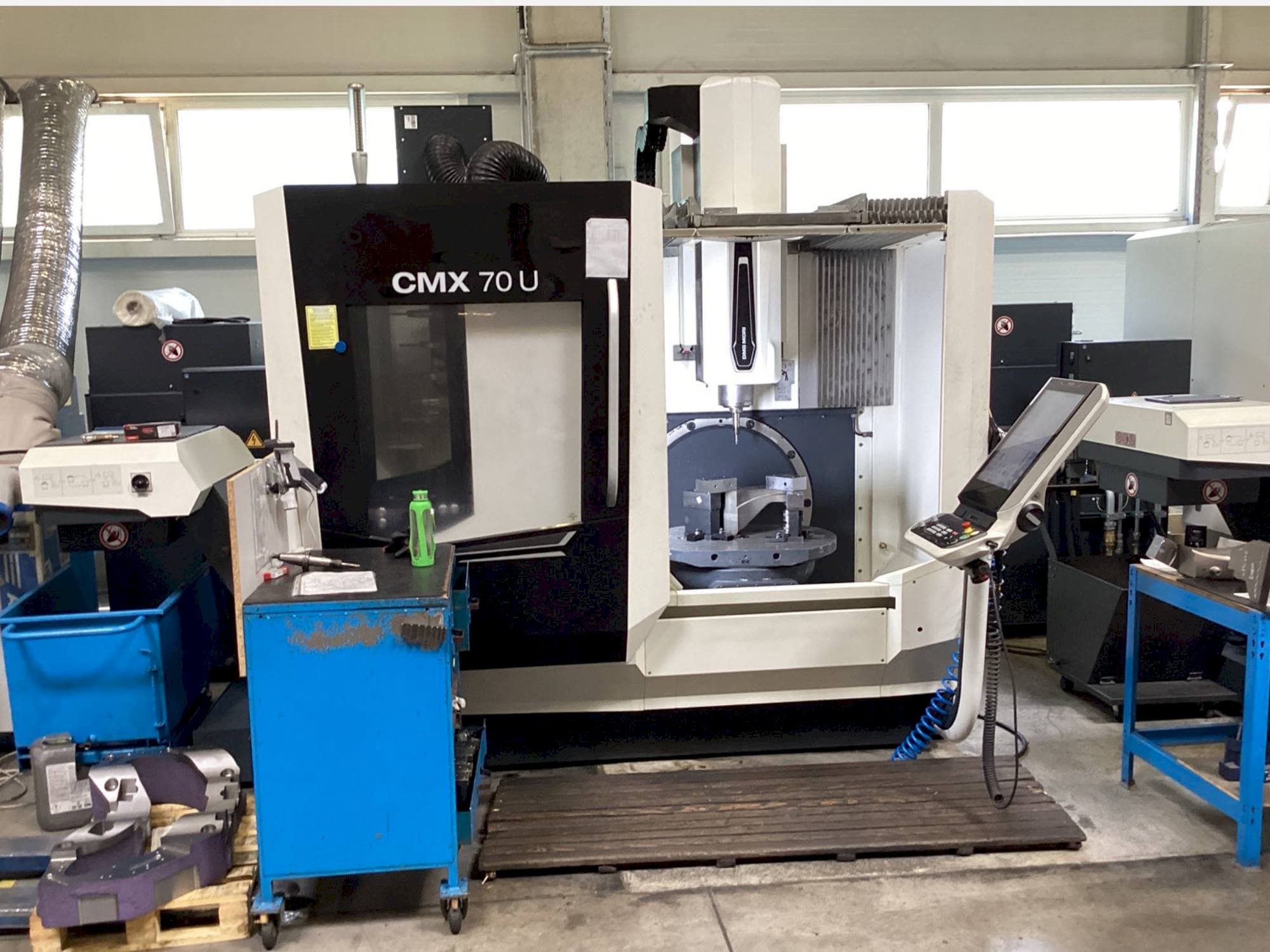 Vue de face de la machine DMG MORI CMX 70U
