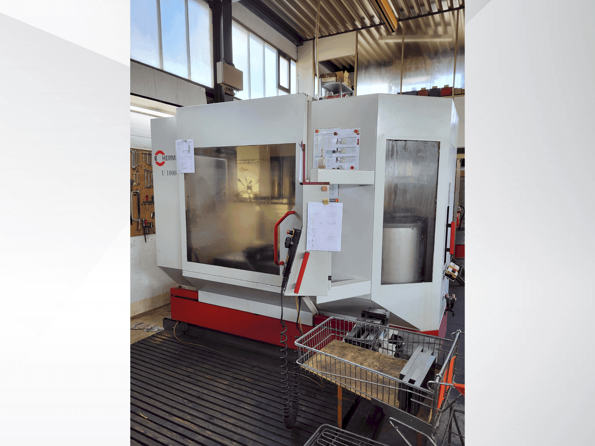 Vue de face de la machine HERMLE U1000T