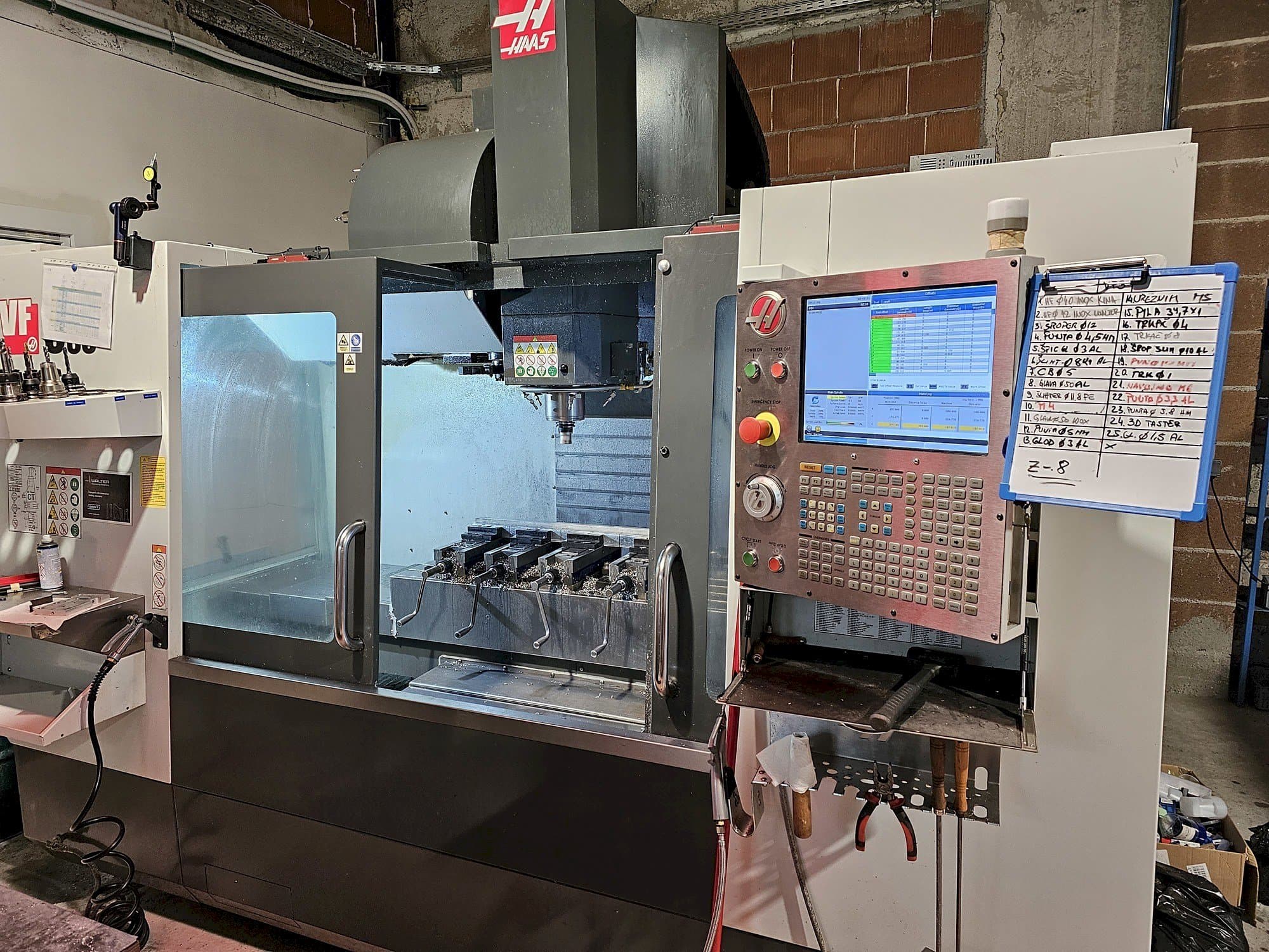 Vue de face de la machine HAAS VS3SS