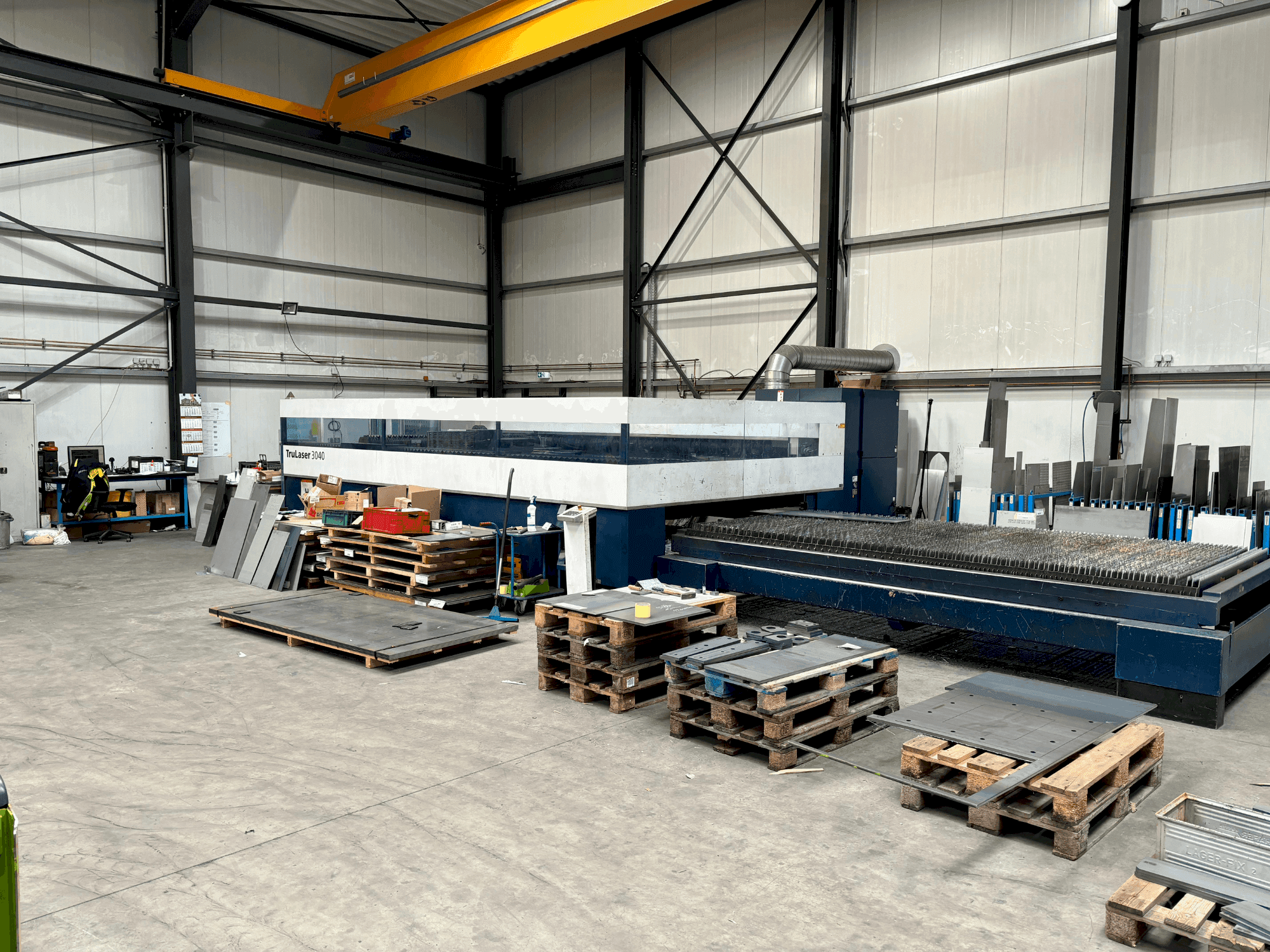 Vue de face de la machine TRUMPF TruLaser 3040