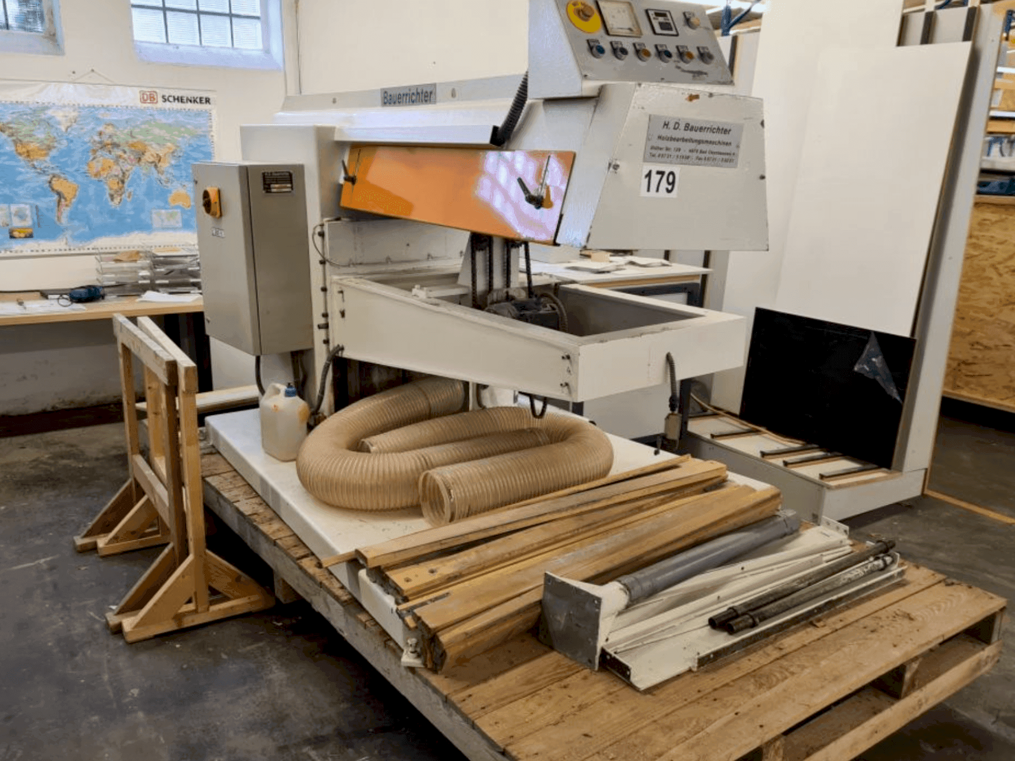 Vue de face de la machine BAUERRICHTER SL1 1350X3500