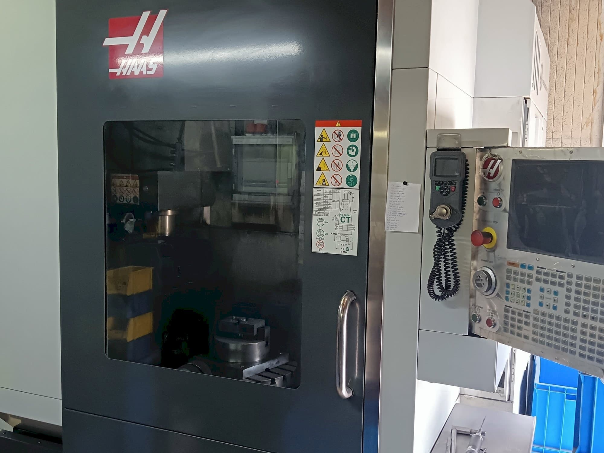 Vue de face de la machine HAAS UMC 750