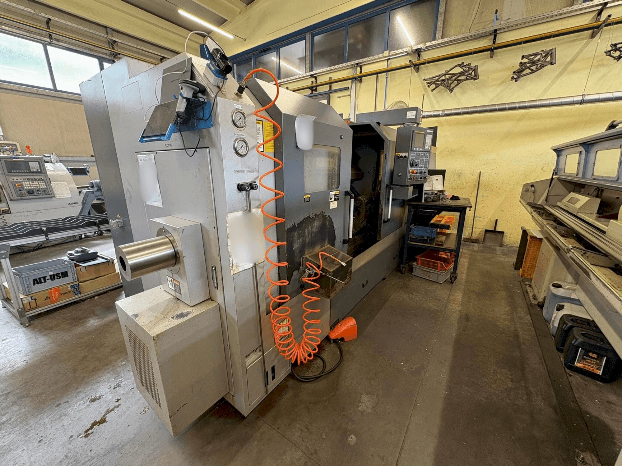 Vue de face de la machine Leadwell T7-M