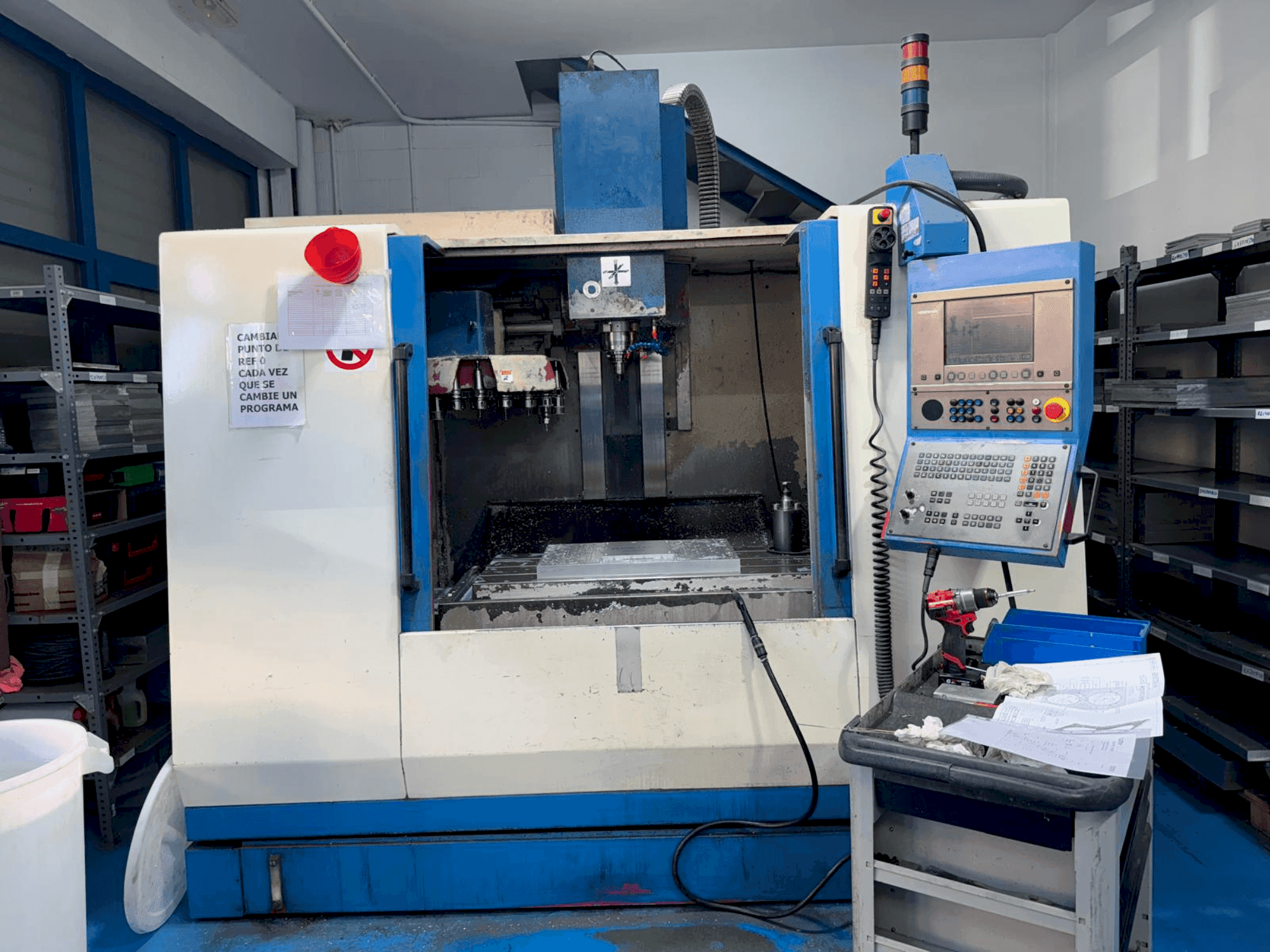 Vue de face de la machine LAGUN GVC 1000