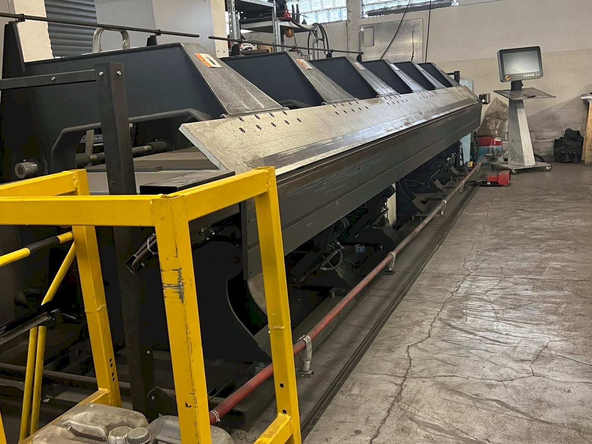 Vue de face de la machine Jorns  Norma-Line 150-6.4