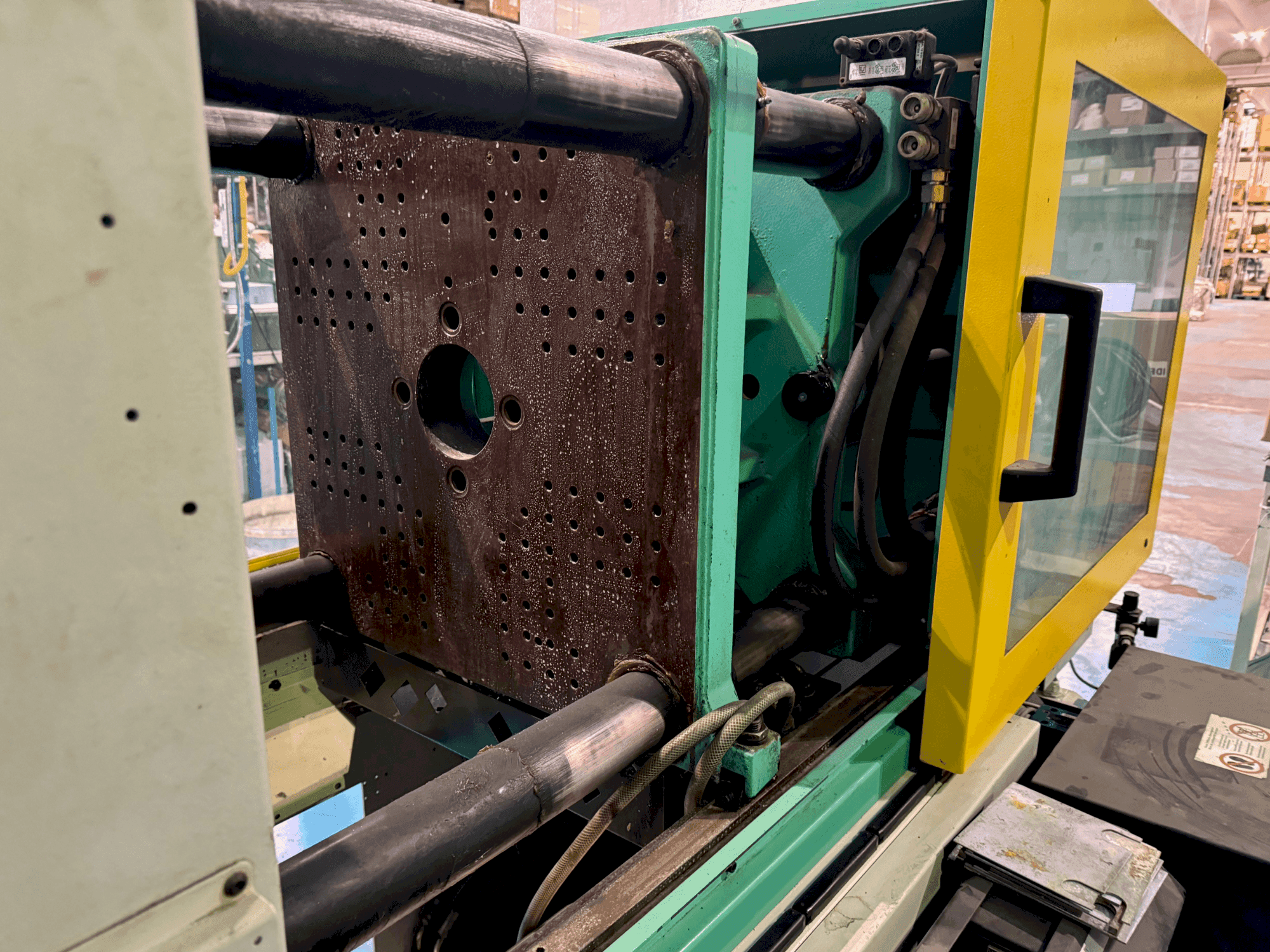 Vue de face de la machine Arburg ALLROUNDER CENTEX 470 C 1500-800