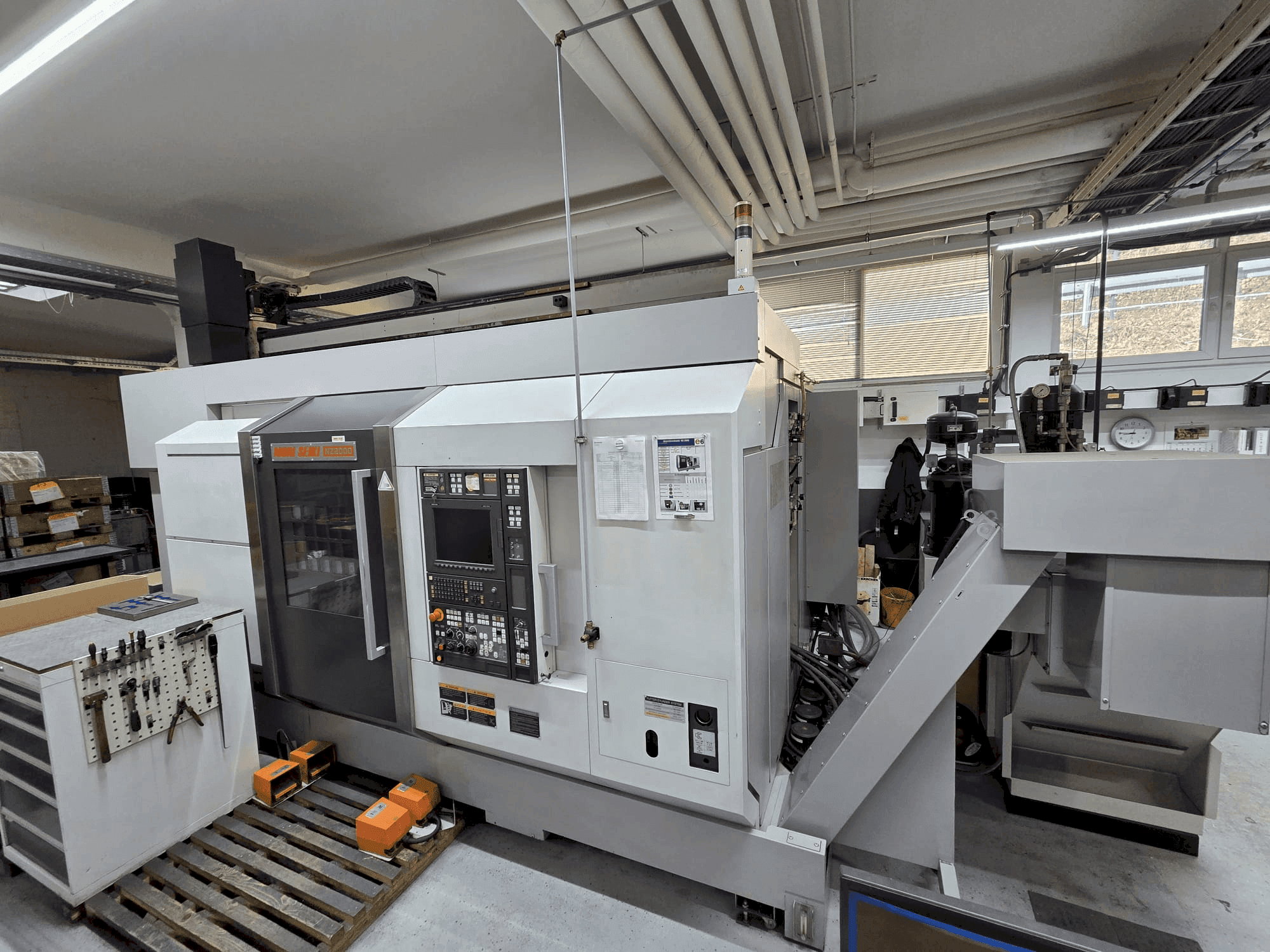 Vue de face de la machine DMG Seiki NZ2000