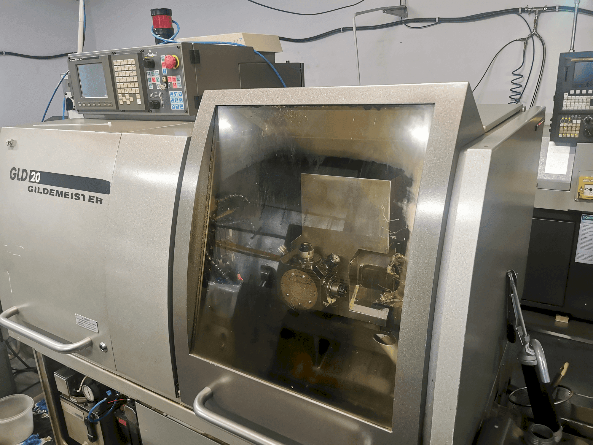 Vue de face de la machine Gildemeister GLD 20