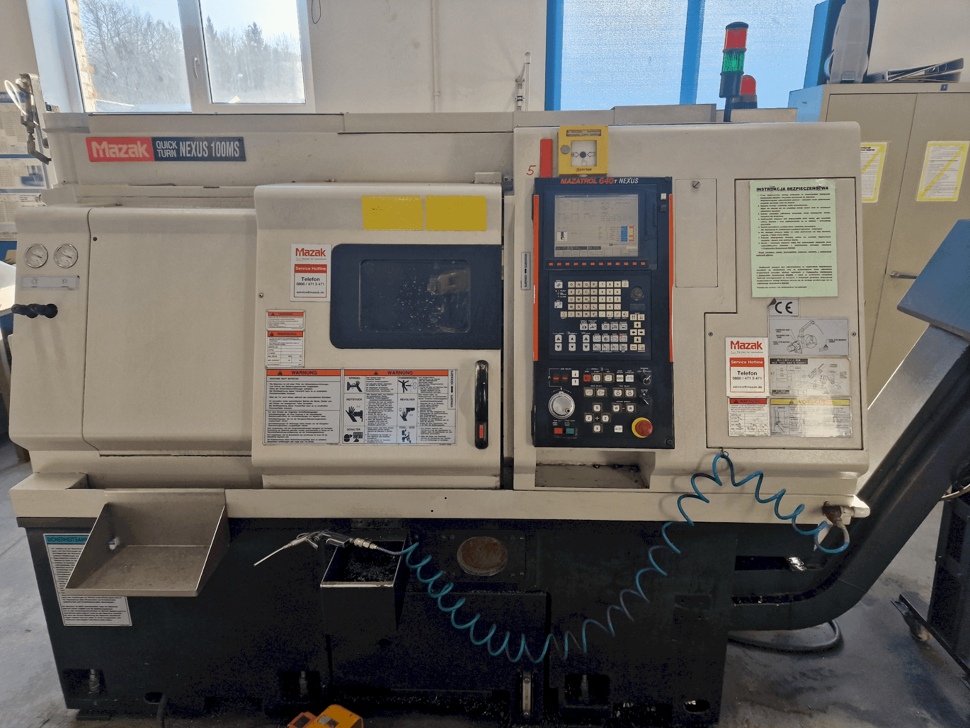 Vue de face de la machine Mazak QTN-100MS