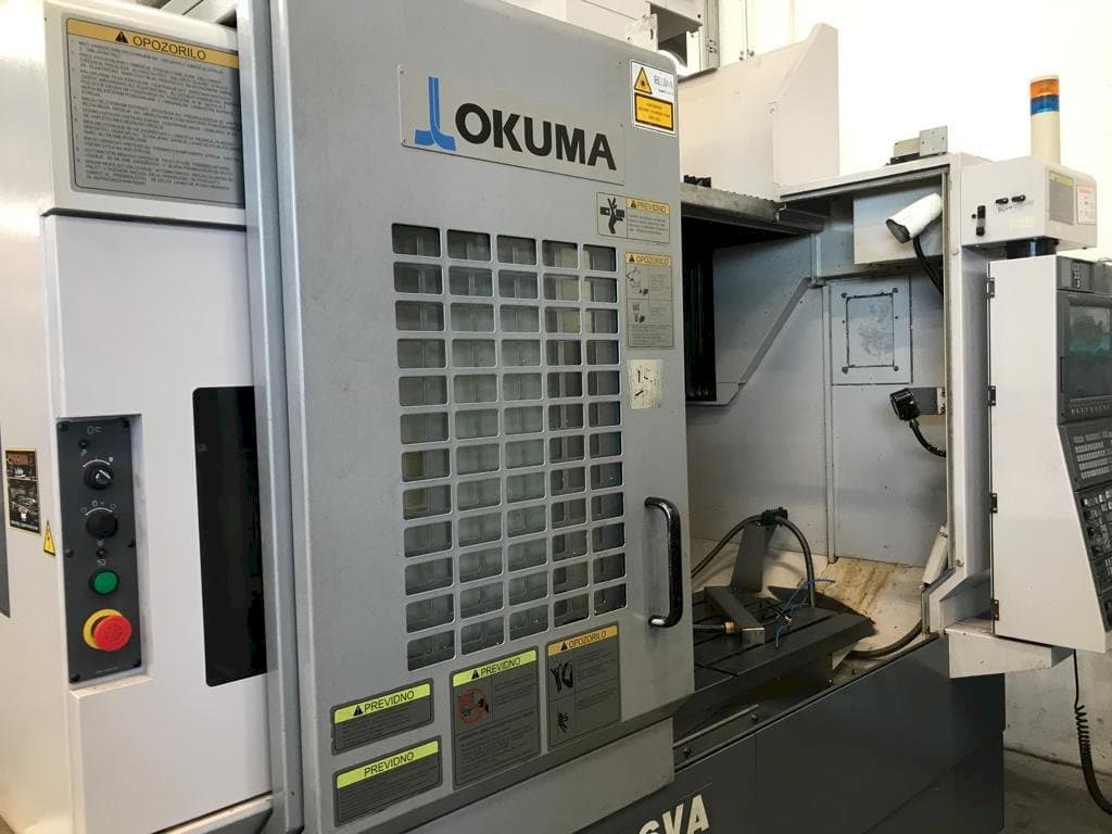 Vue de face de la machine Okuma MB 56 VA