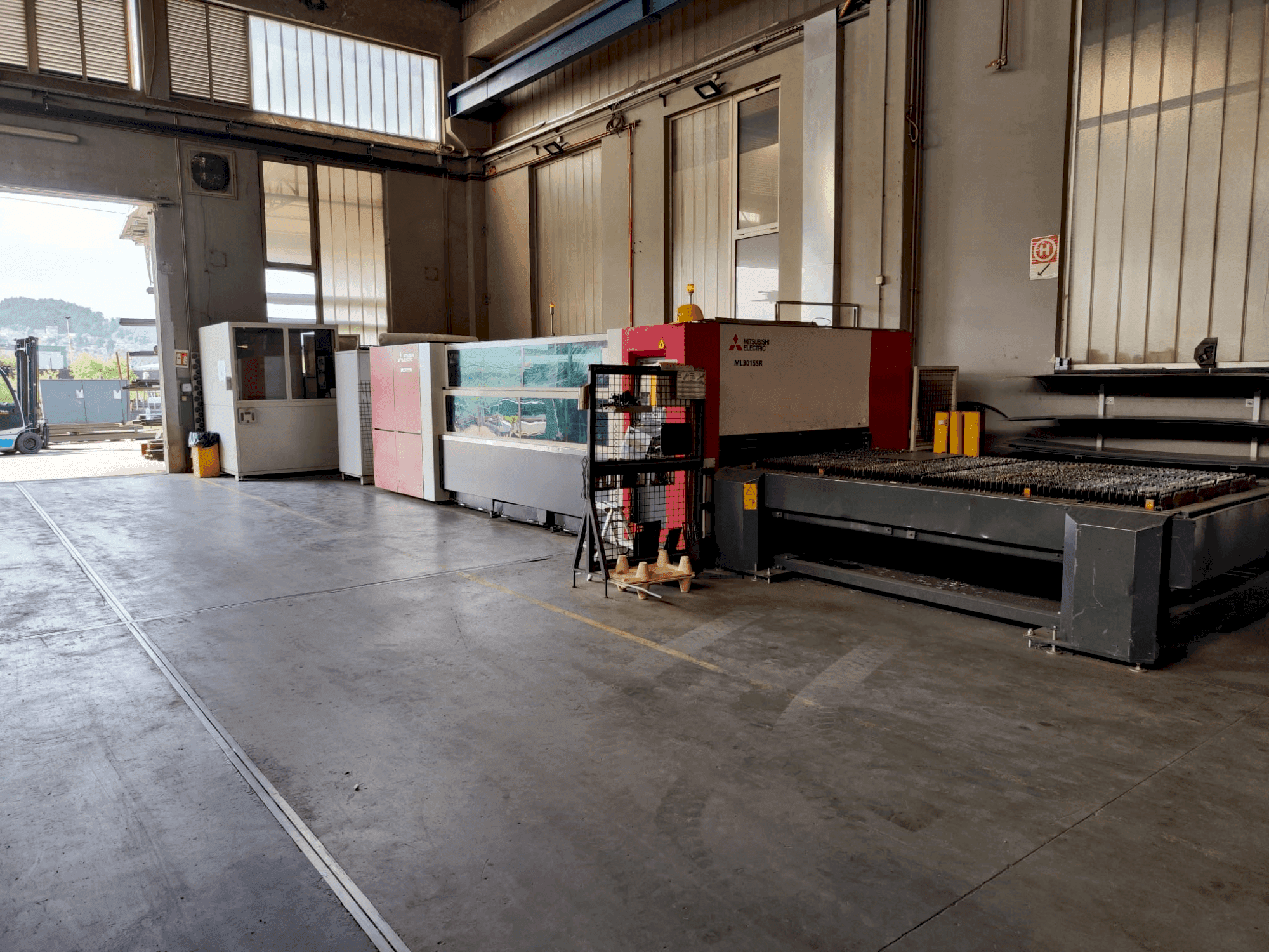 Vue de face de la machine Mitsubishi ML 3015 SR