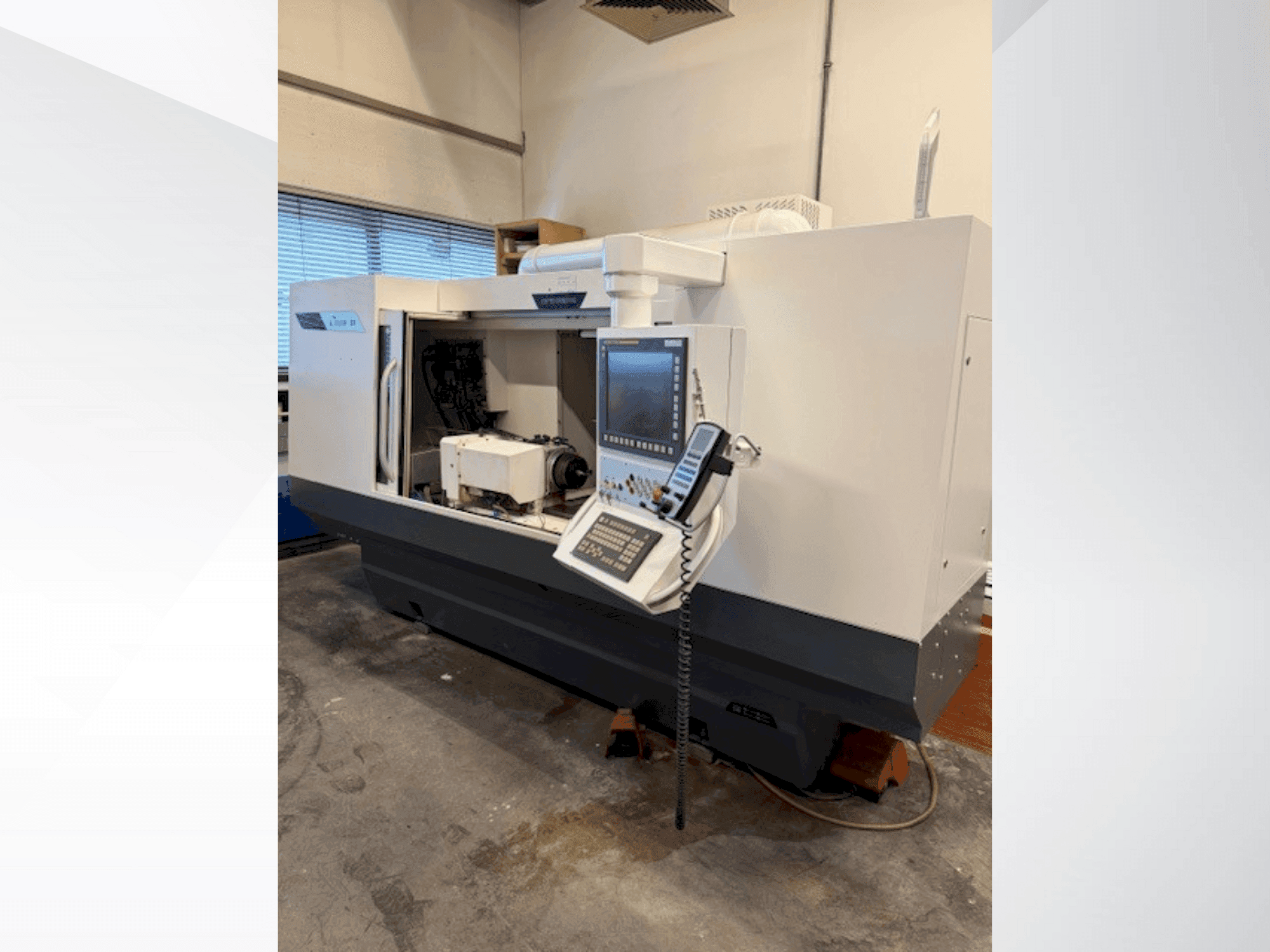 Vue de face de la machine STUDER  S31