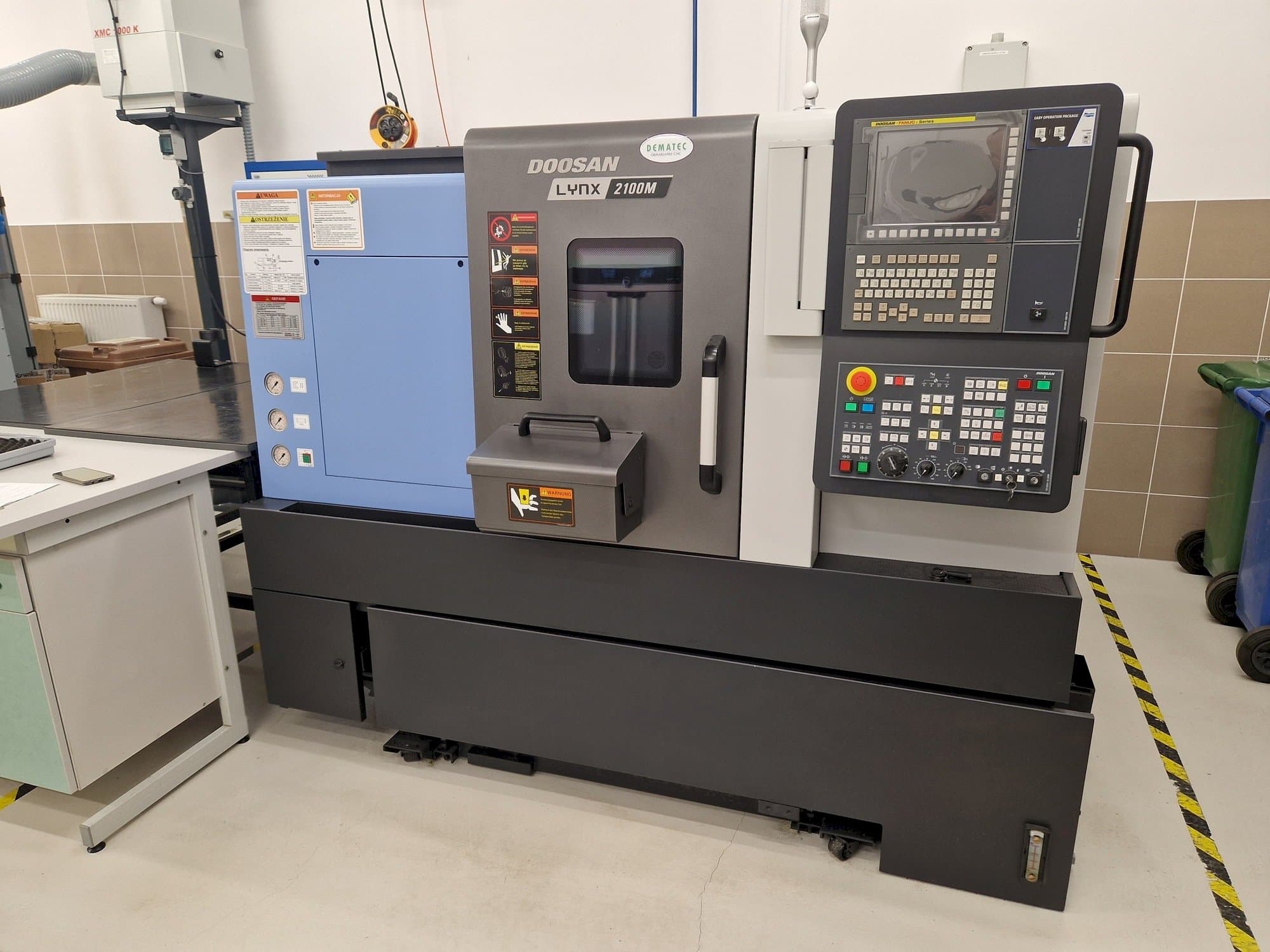 Vue de face de la machine Doosan Lynx 2100ME