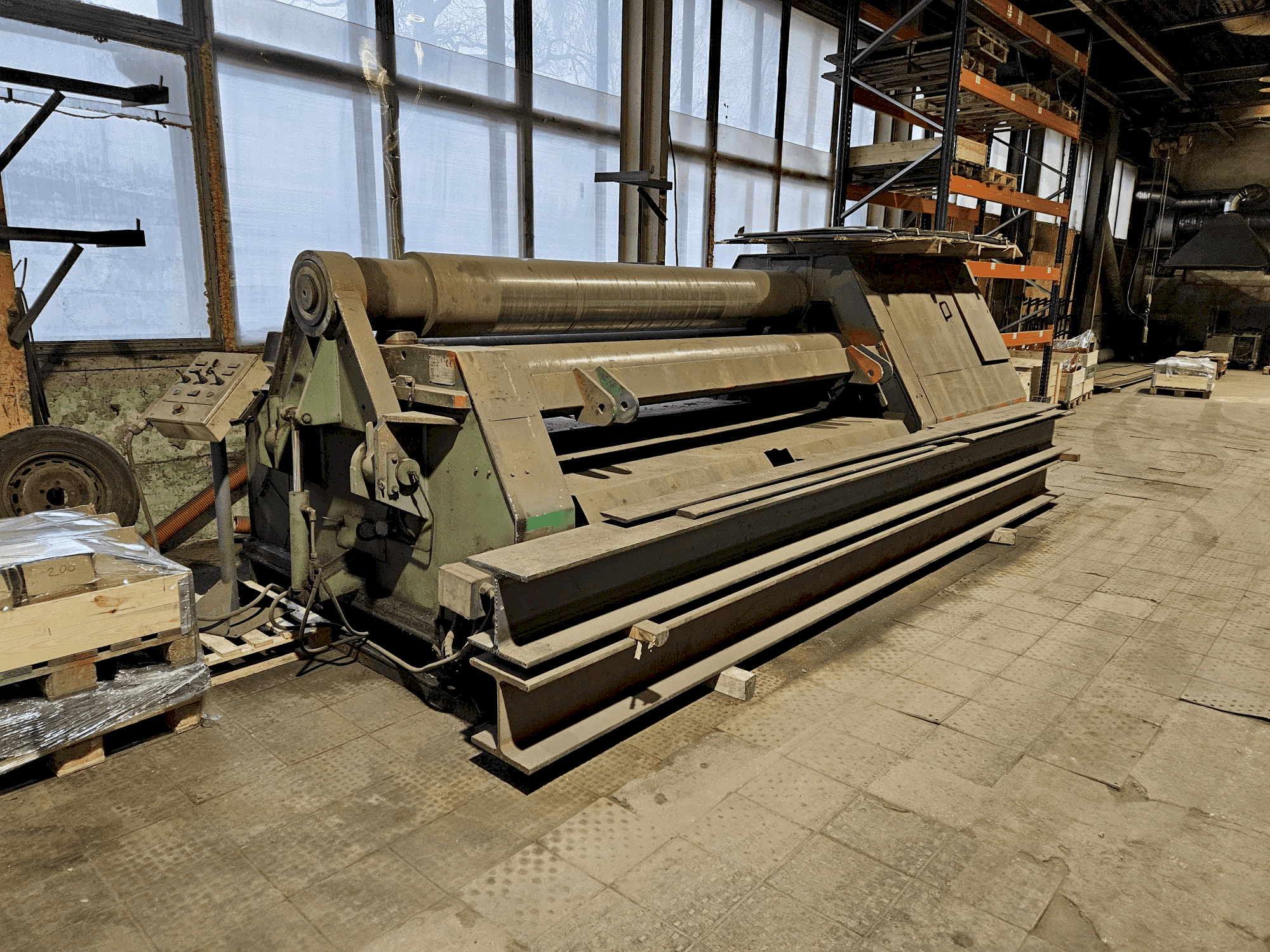 Vue de face de la machine FACCIN 4HEL 3-25/20