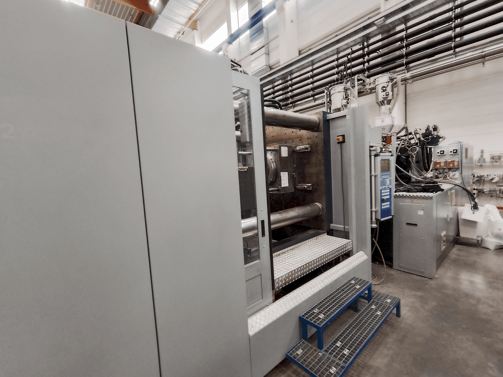 Vue de face de la machine Battenfeld HM 8000/4500 + 4500 BMB 4