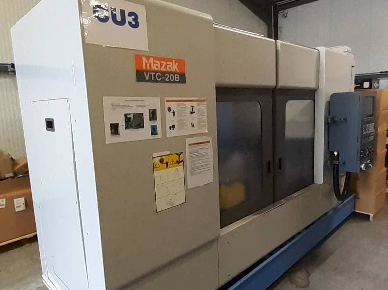 Vue de face de la machine Mazak VTC 20B