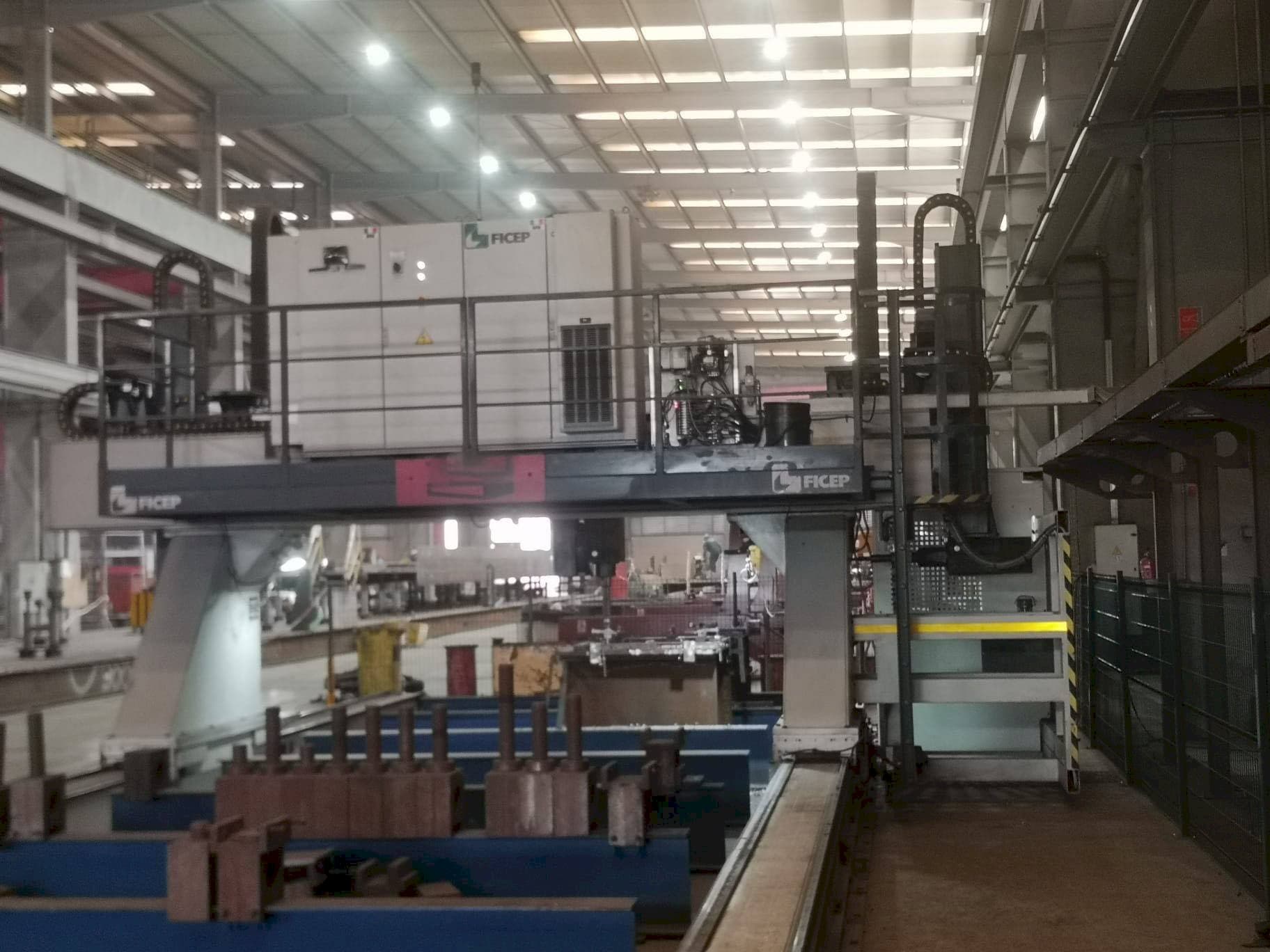 Vue de face de la machine FICEP 3003/12 GDD