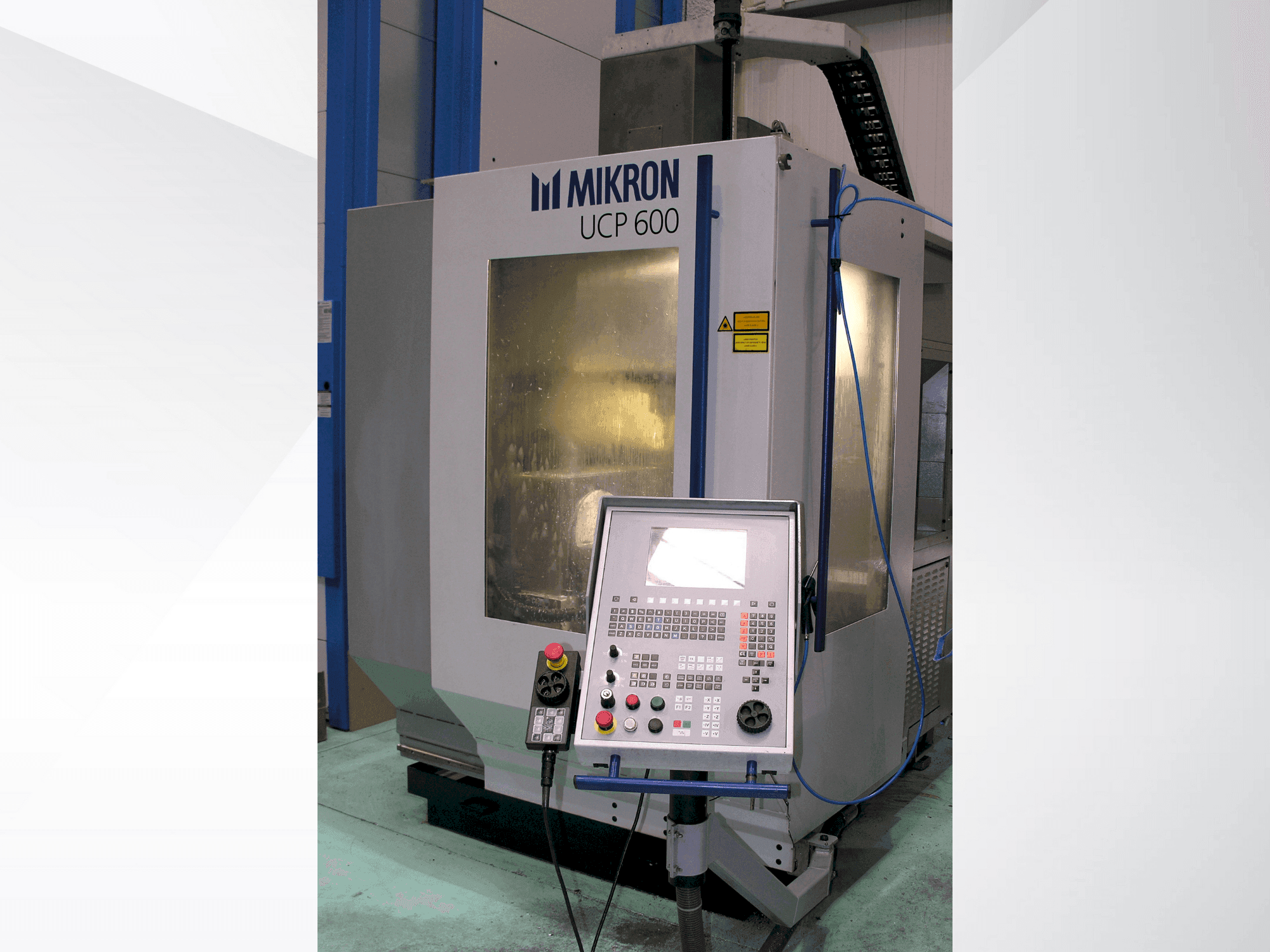 Vue de face de la machine MIKRON UCP 600