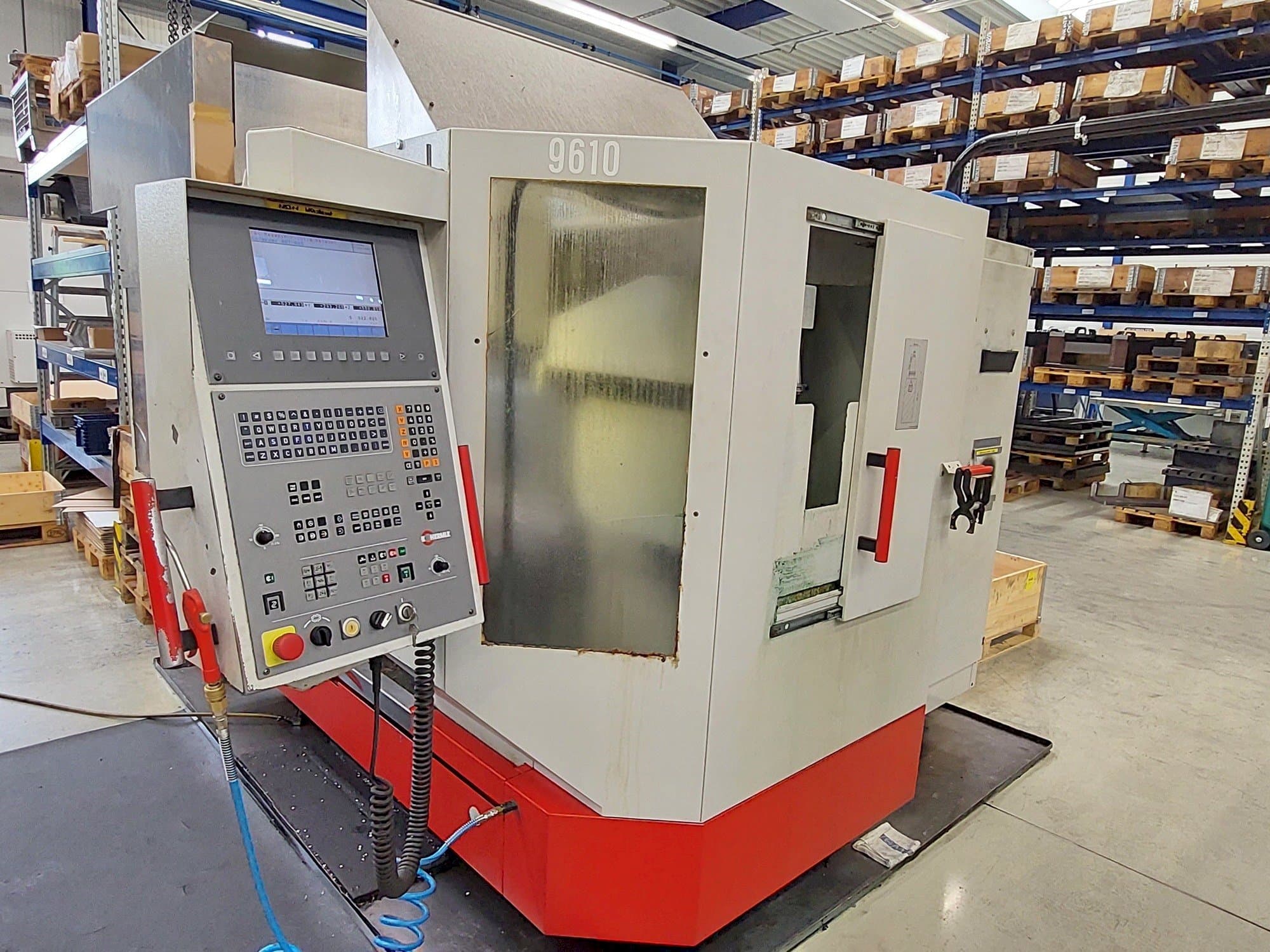 Vue de face de la machine HERMLE U 630 T