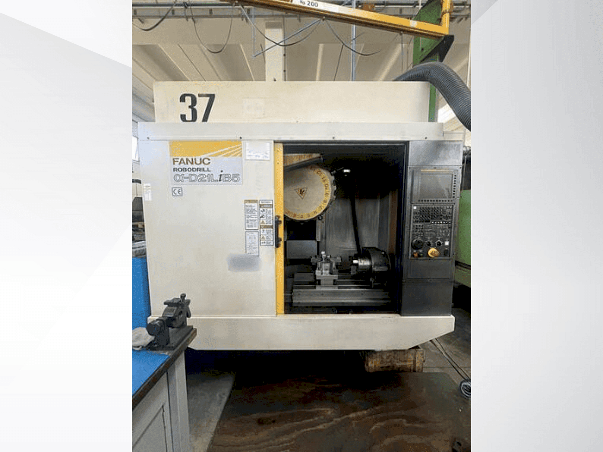 Vue de face de la machine FANUC Robodrill Alpha-D21LiB5