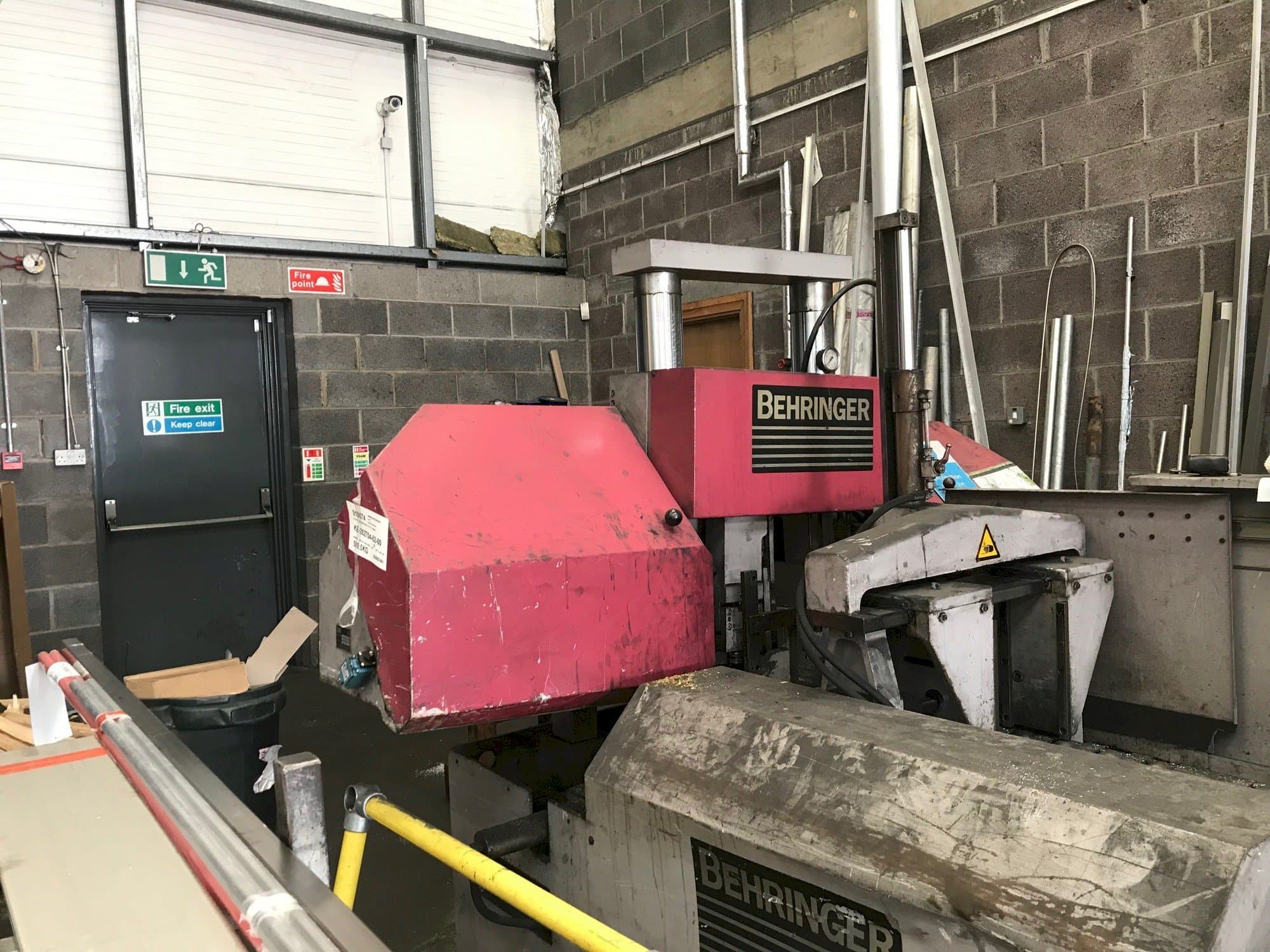 Vue de face de la machine Behringer HBP303A