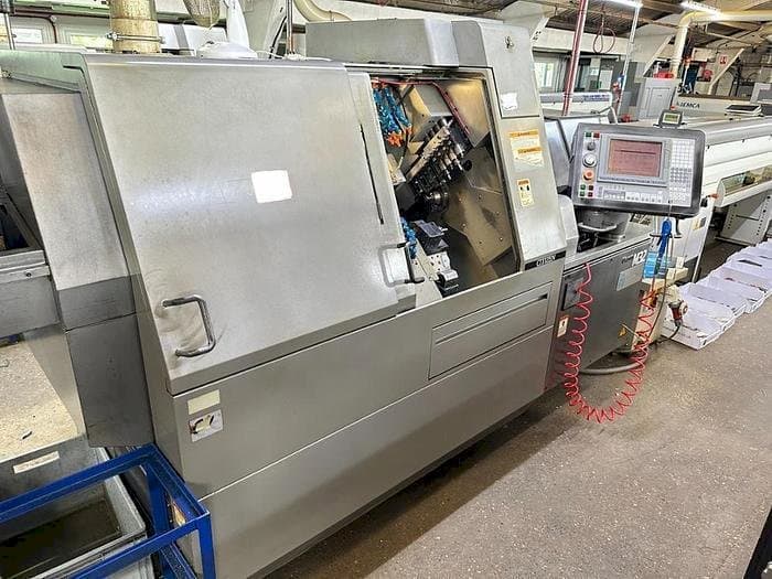 Vue de face de la machine Citizen M32 III