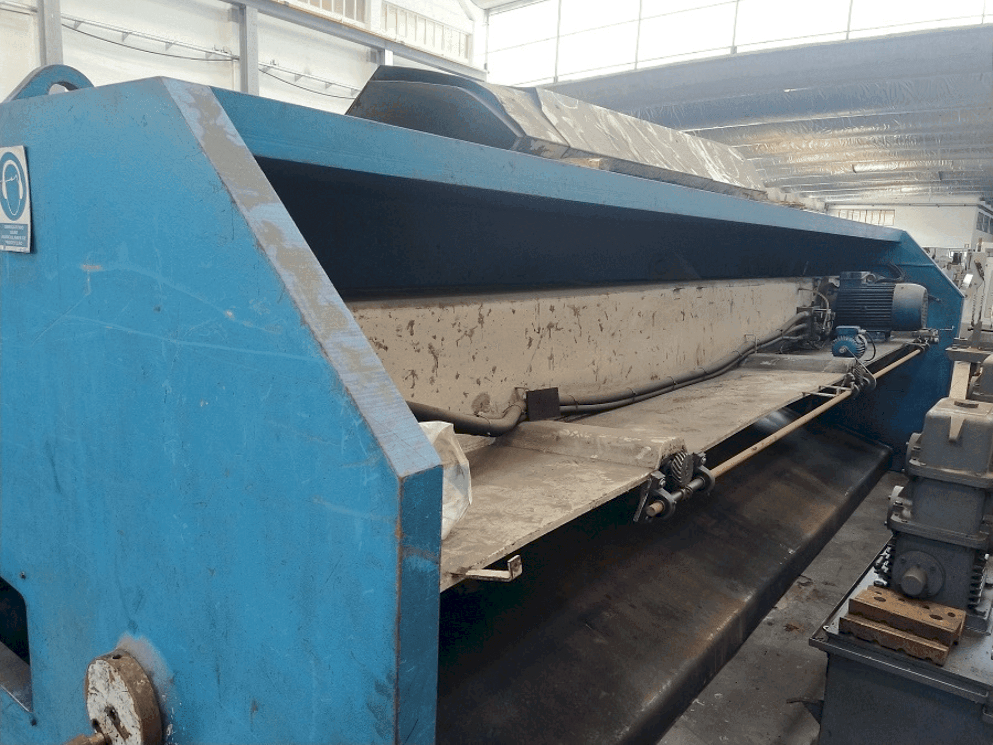 Vue de face de la machine JORDI CH 6100 - 10