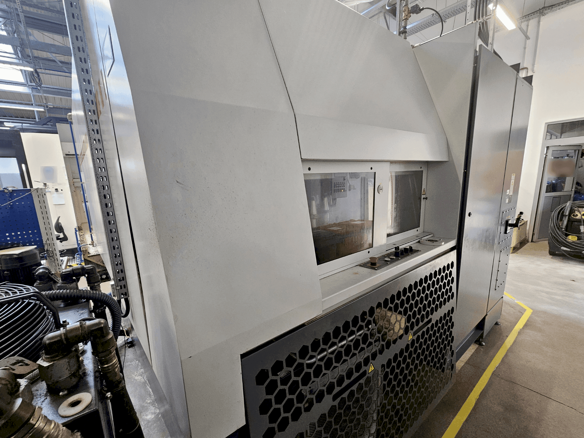 Vue latérale de la machine KOVOSVIT MAS MCU 630V-5X