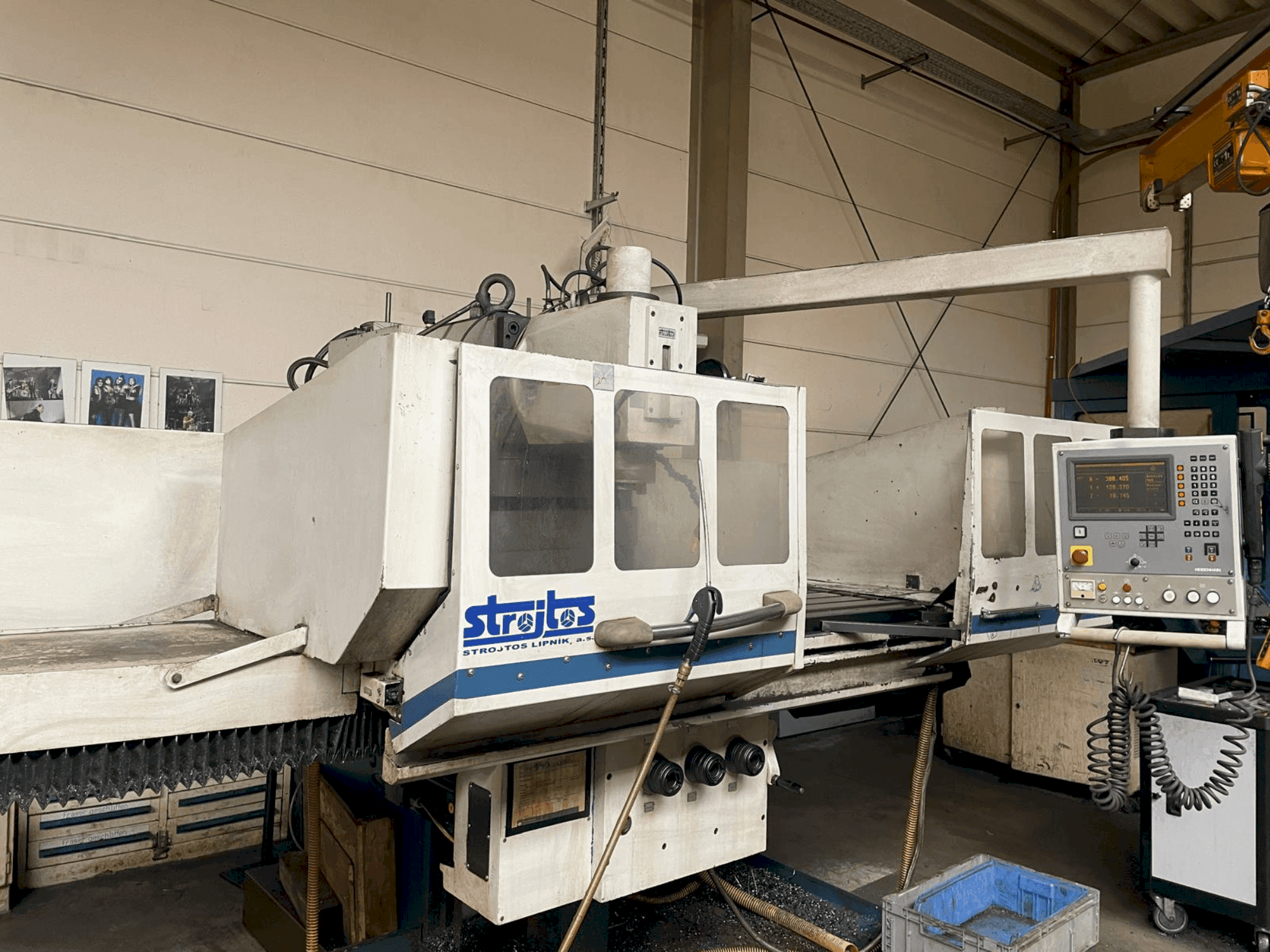 Vue de face de la machine Strojtos  FGS 63 NCP