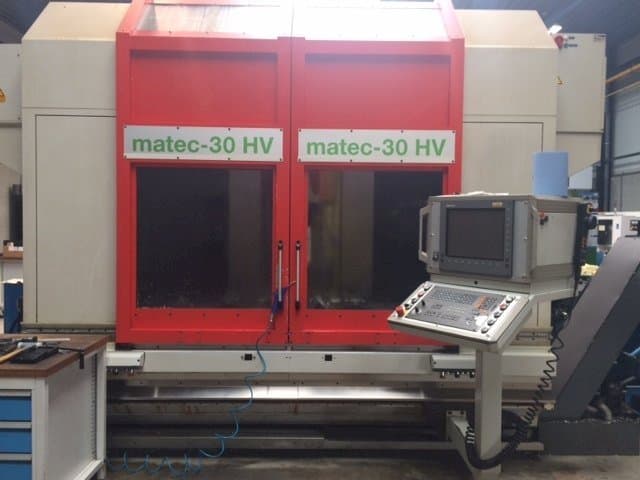 Vue de face de la machine Matec 30 HV