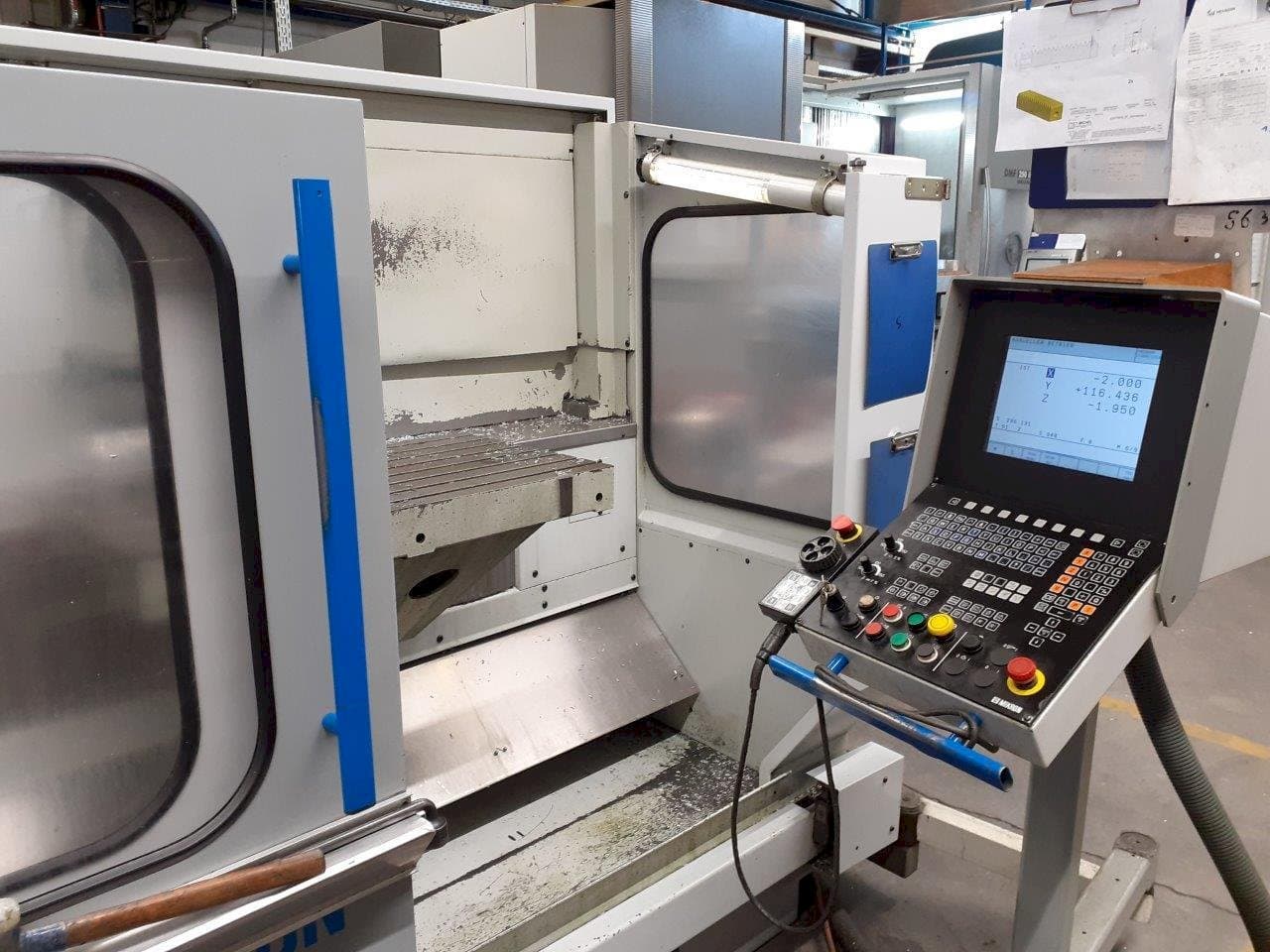 Vue de face de la machine MIKRON UME 600