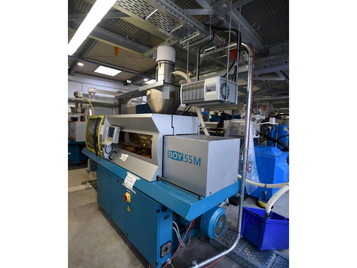 Vue de face de la machine BOY 55M