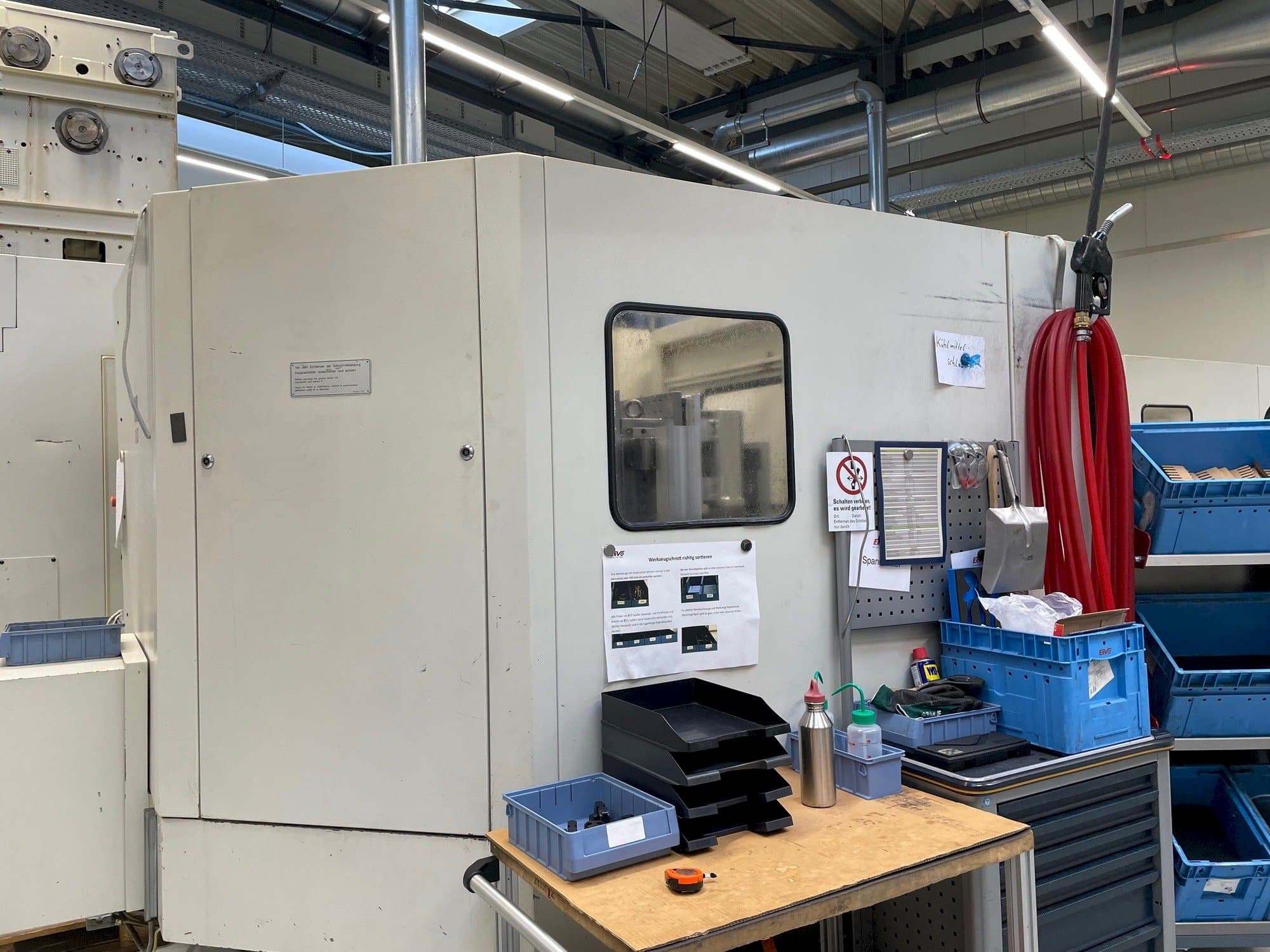 Vue latérale gauche de la machine HELLER MC 16