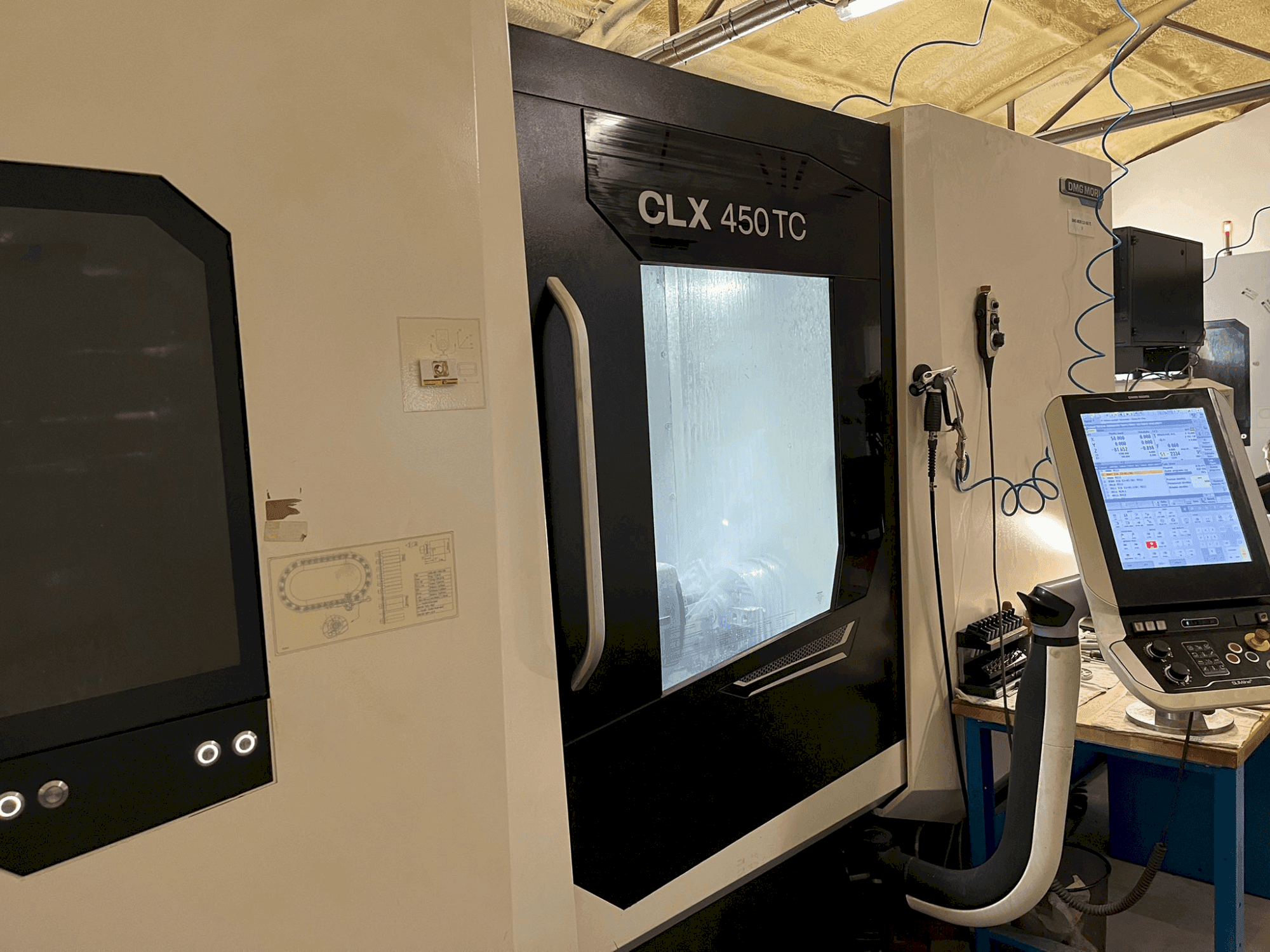 Vue de face de la machine DMG MORI CLX 450 TC