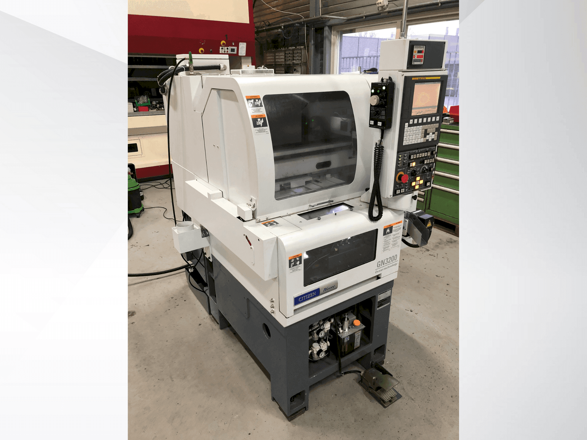 Vue de face de la machine Citizen Miyano GN-3200