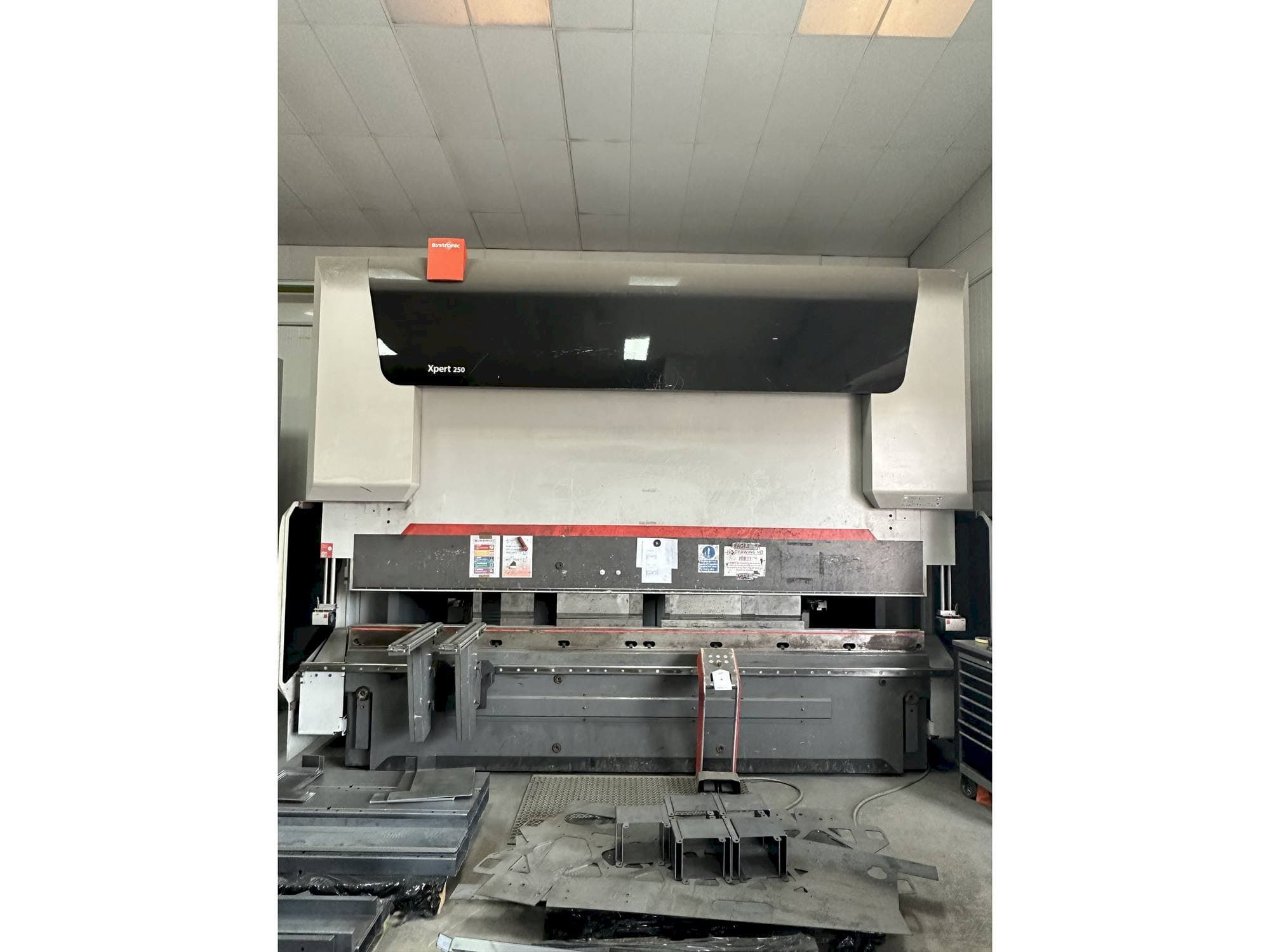 Vue de face de la machine Bystronic Xpert 250/4100