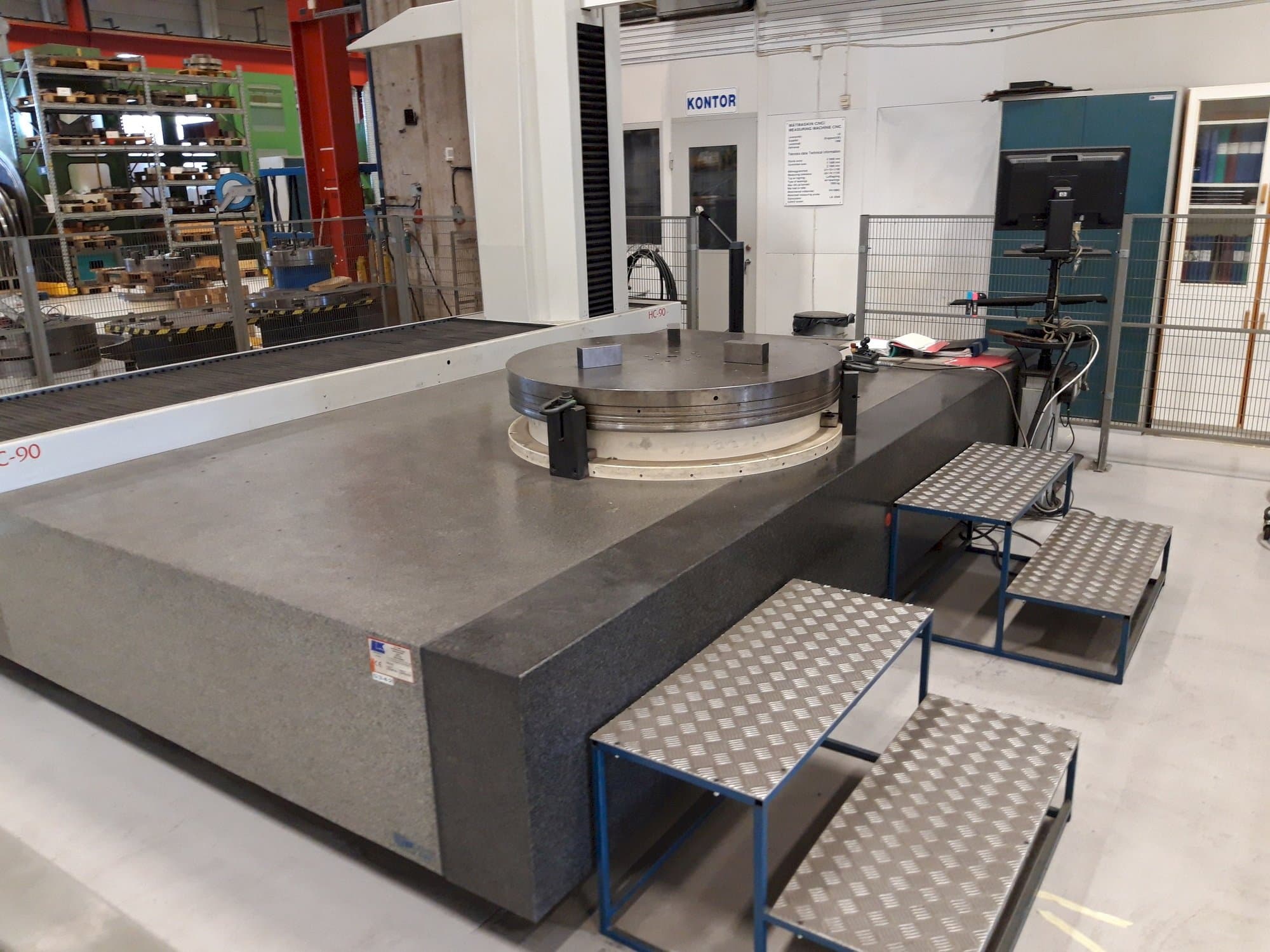 Vue de face de la machine LK HC90