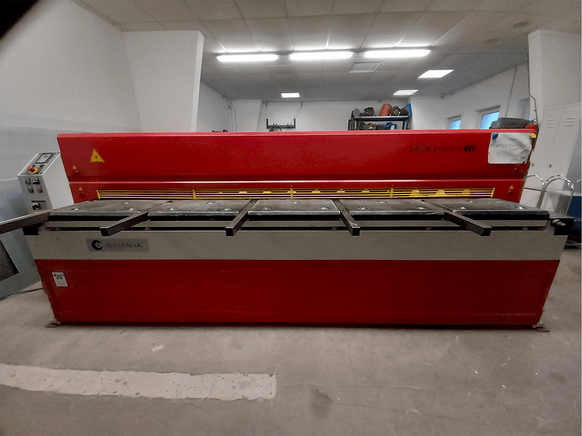 Vue de face de la machine AYSANMAK ARGM 3100 x 4