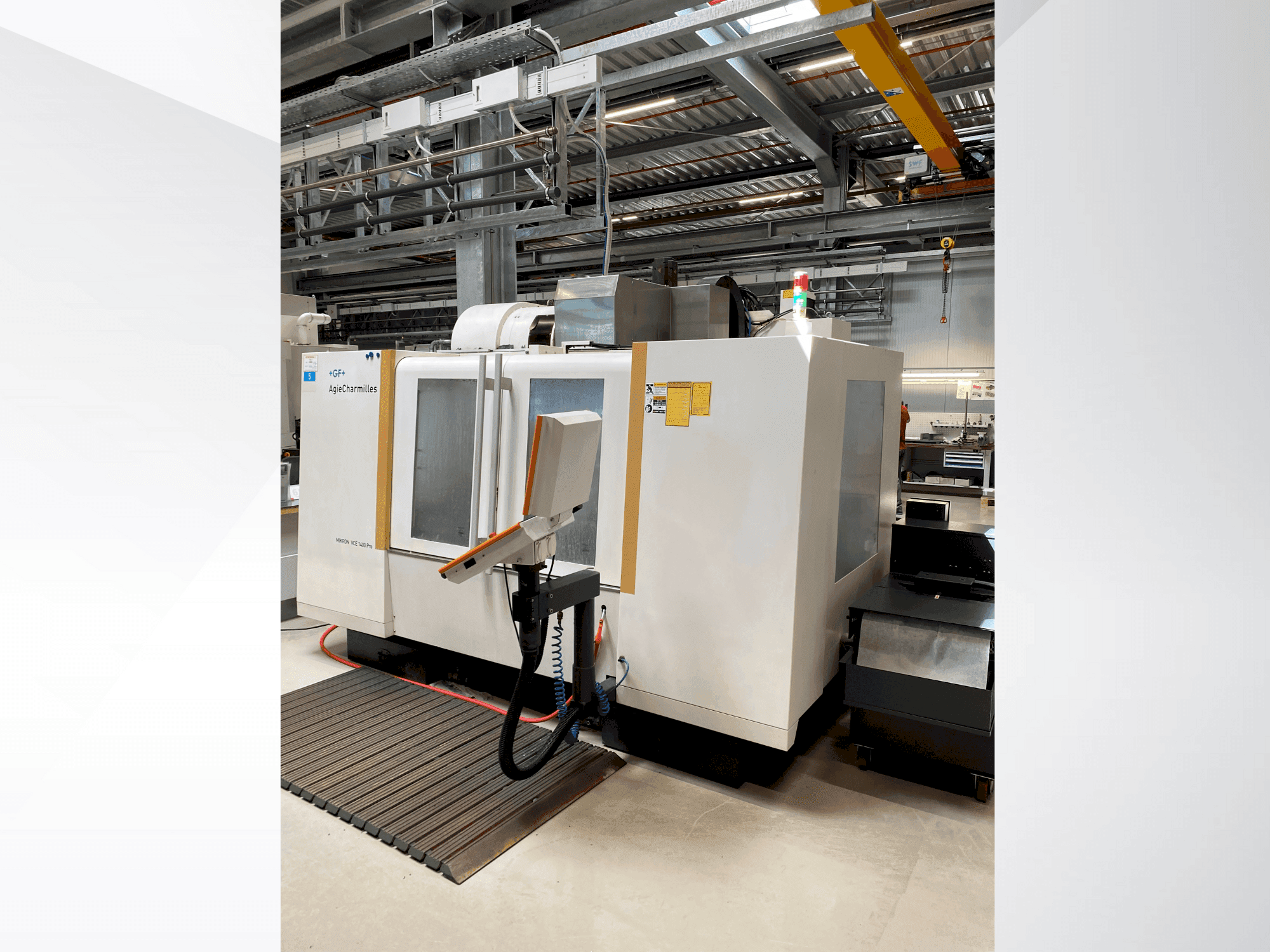 Vue de face de la machine +GF+ AgieCharmilles MIKRON VCE 1400 PRO  (2012)