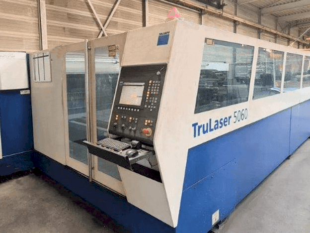 Vue de face de la machine TRUMPF TruLaser 5060