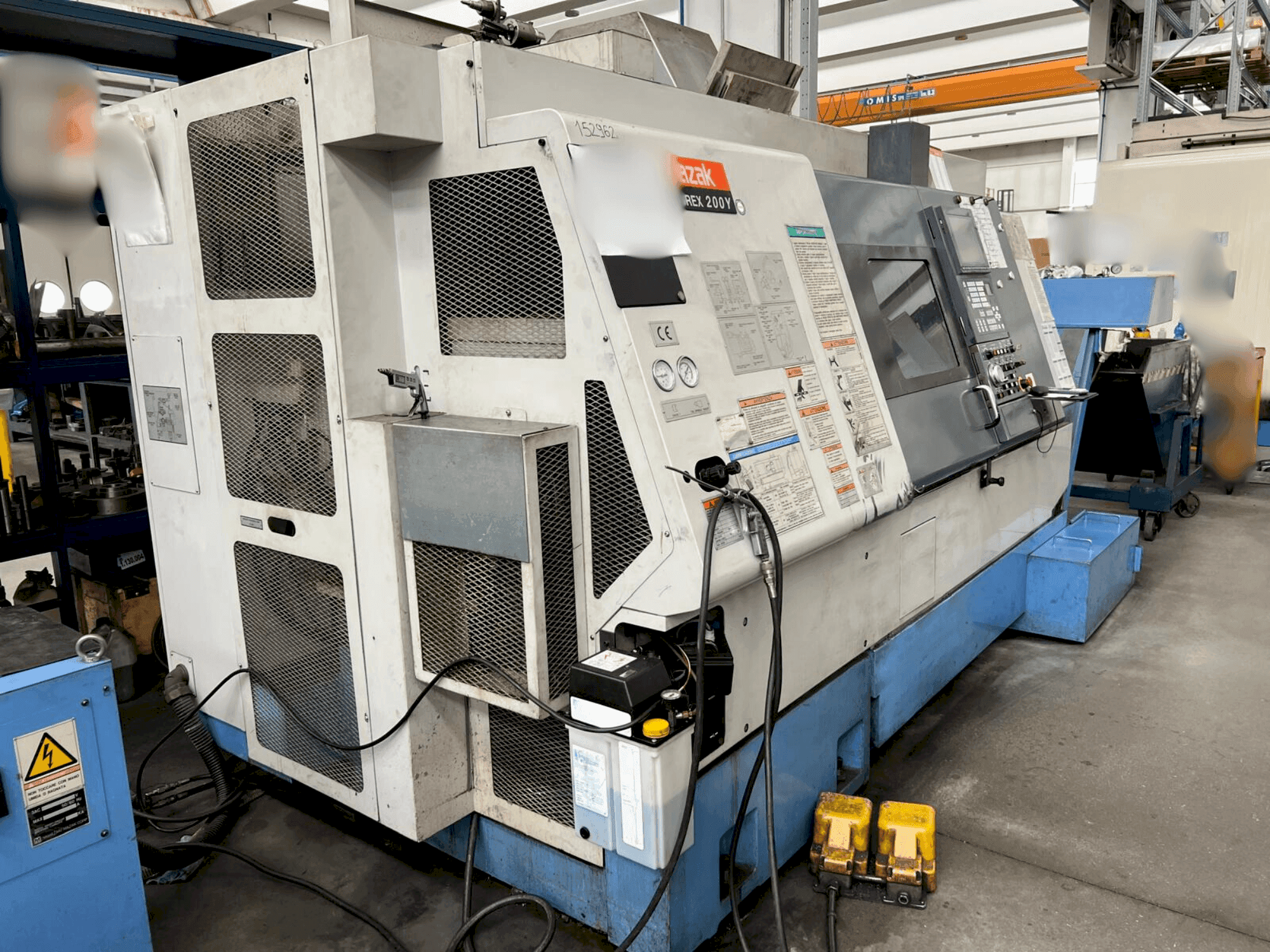 Vue de face de la machine Mazak INTEGREX 200Y