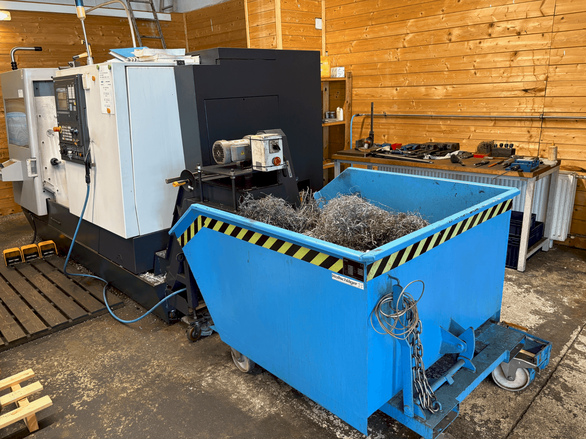 Vue de face de la machine HWACHEON Cutex 240