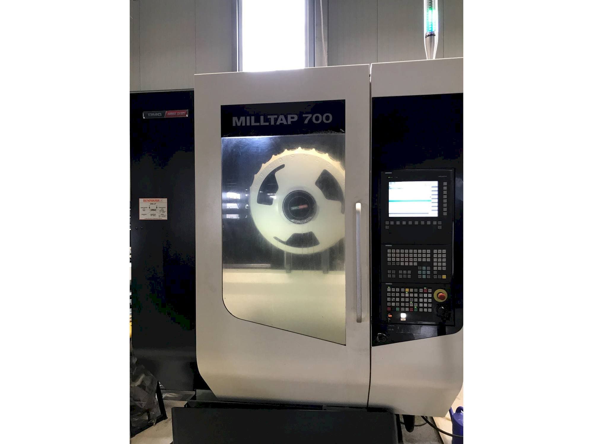 Vue de face de la machine DMG MORI Milltap 700